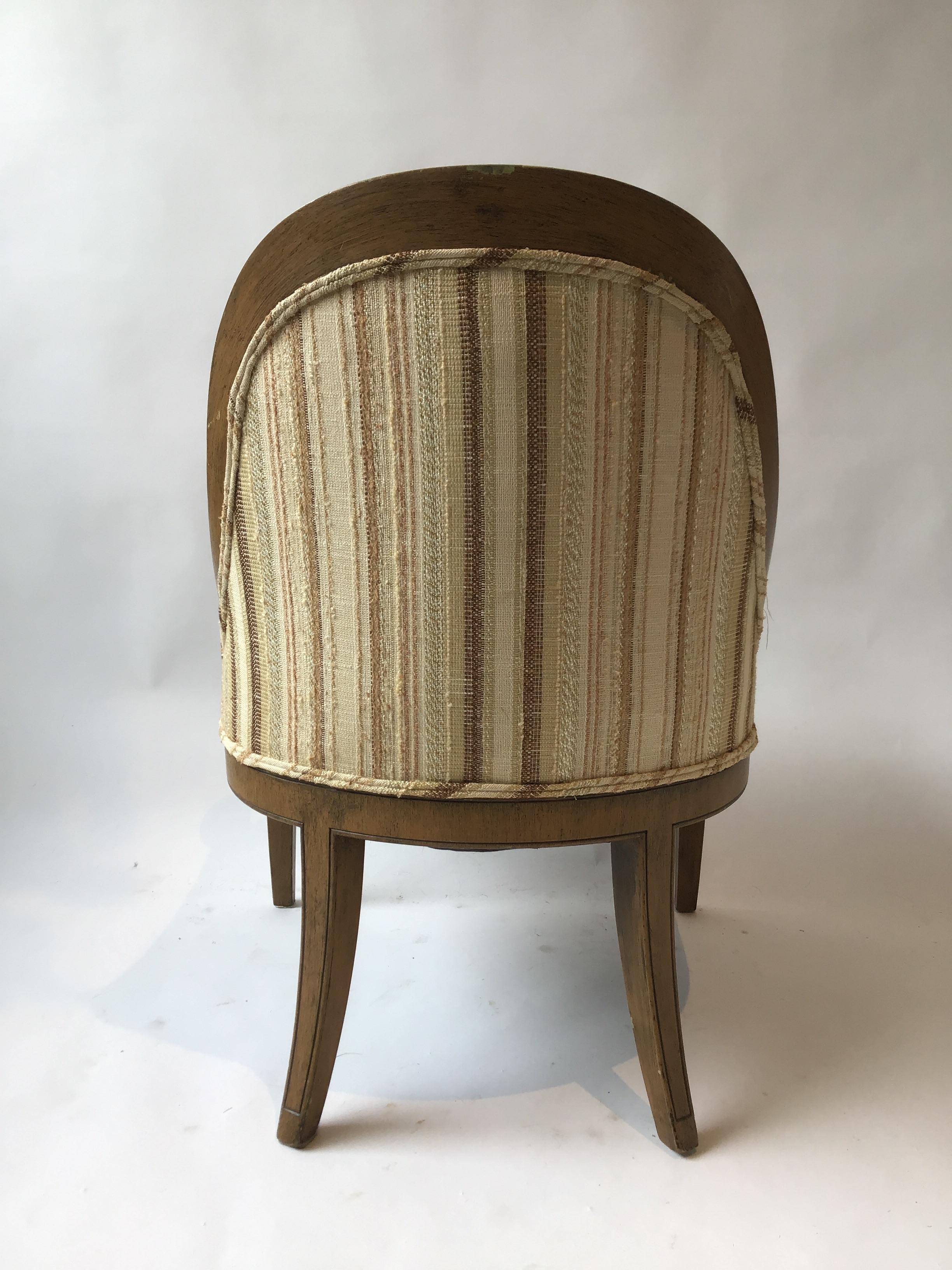 Paire de chaises classiques à dossier en forme de cuillère des années 1960 en vente 1