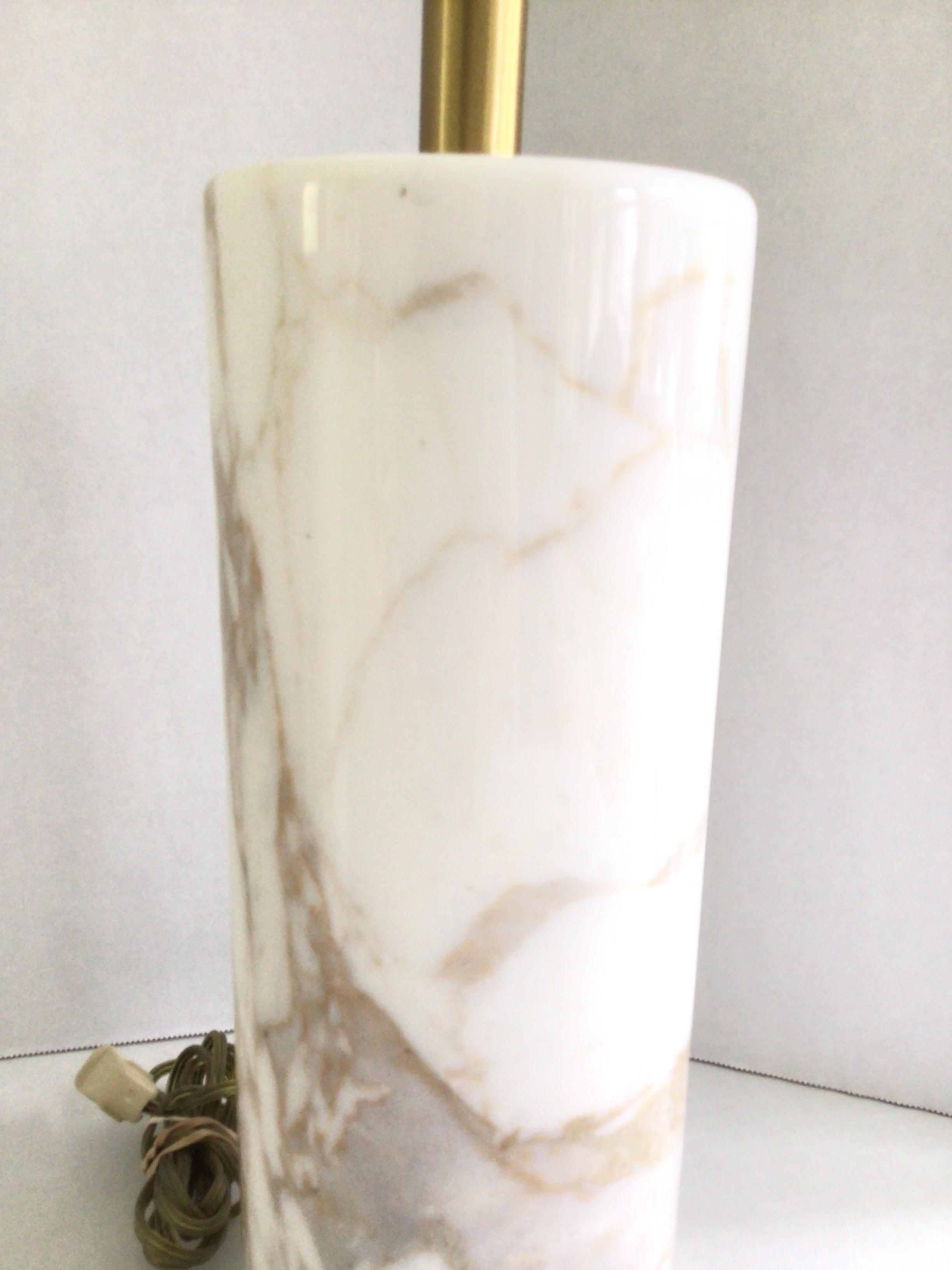 Marbre Paire de lampes de table cylindriques en marbre des années 1960 par Nessen en vente