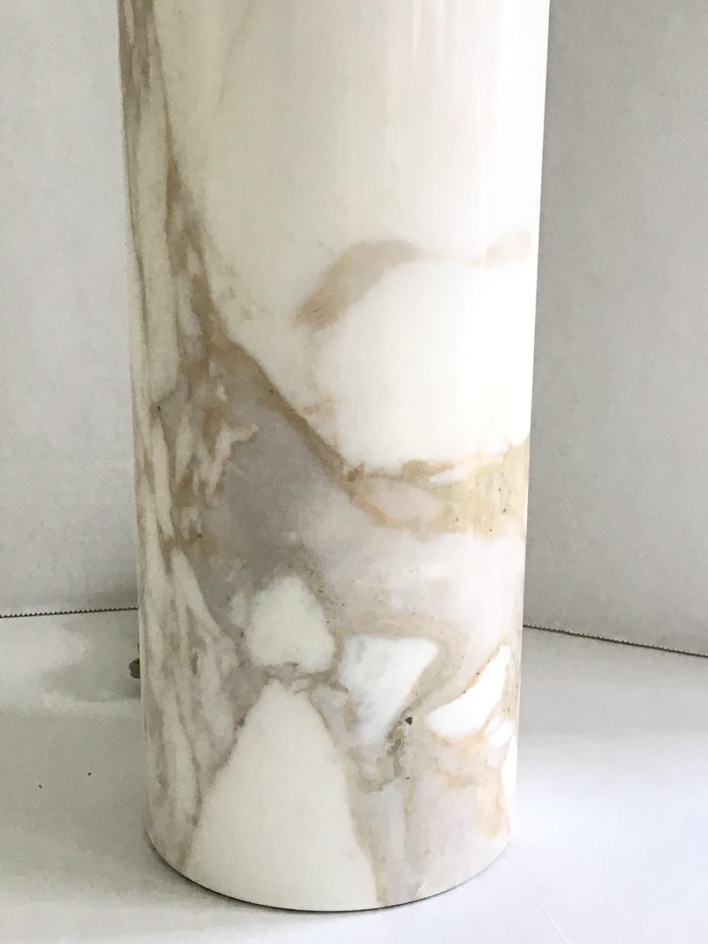 Paire de lampes de table cylindriques en marbre des années 1960 par Nessen en vente 1