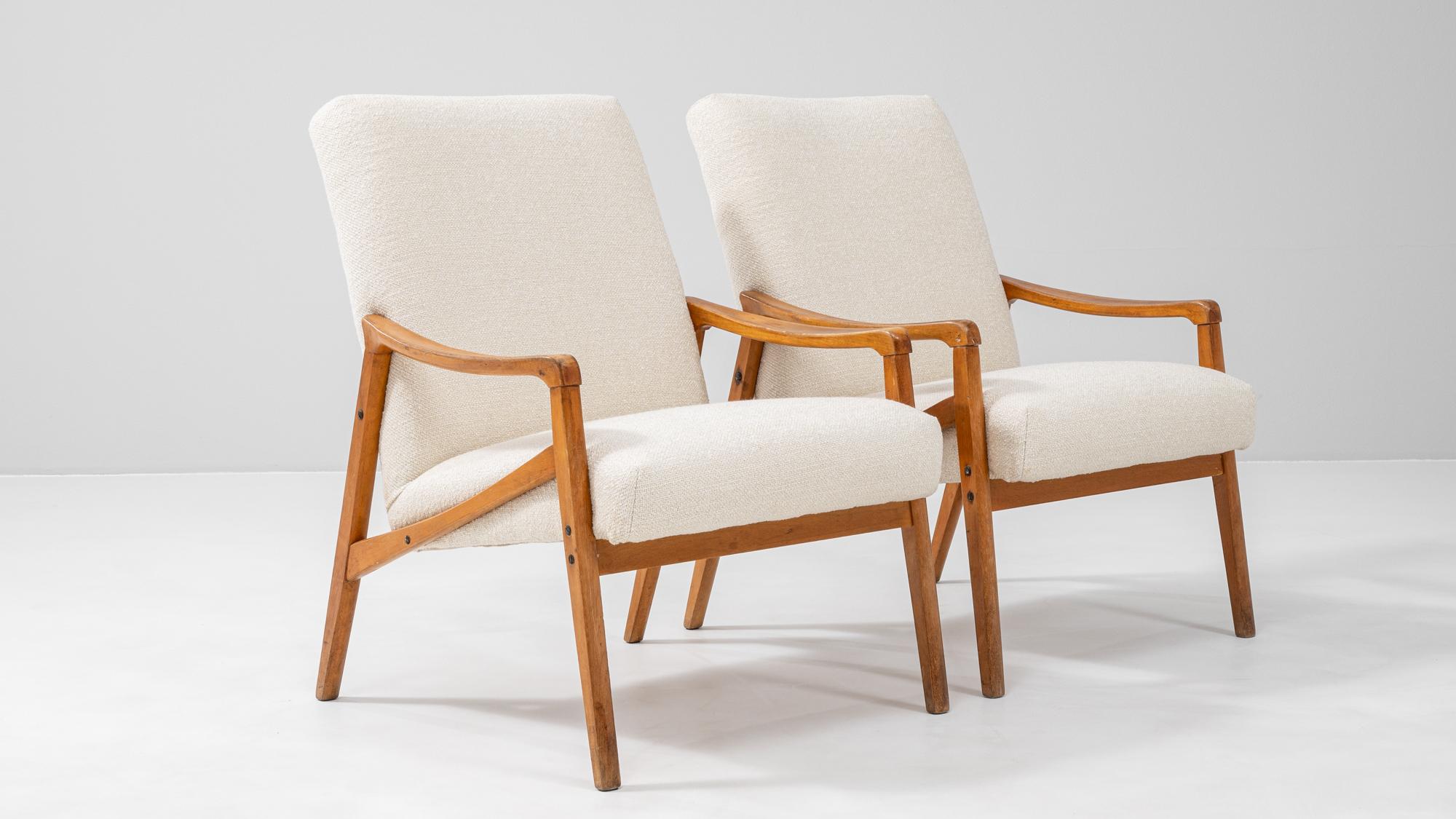 Pareja de sillones tapizados checos de los años 60, obra de Jiri Jiroutek en venta 5