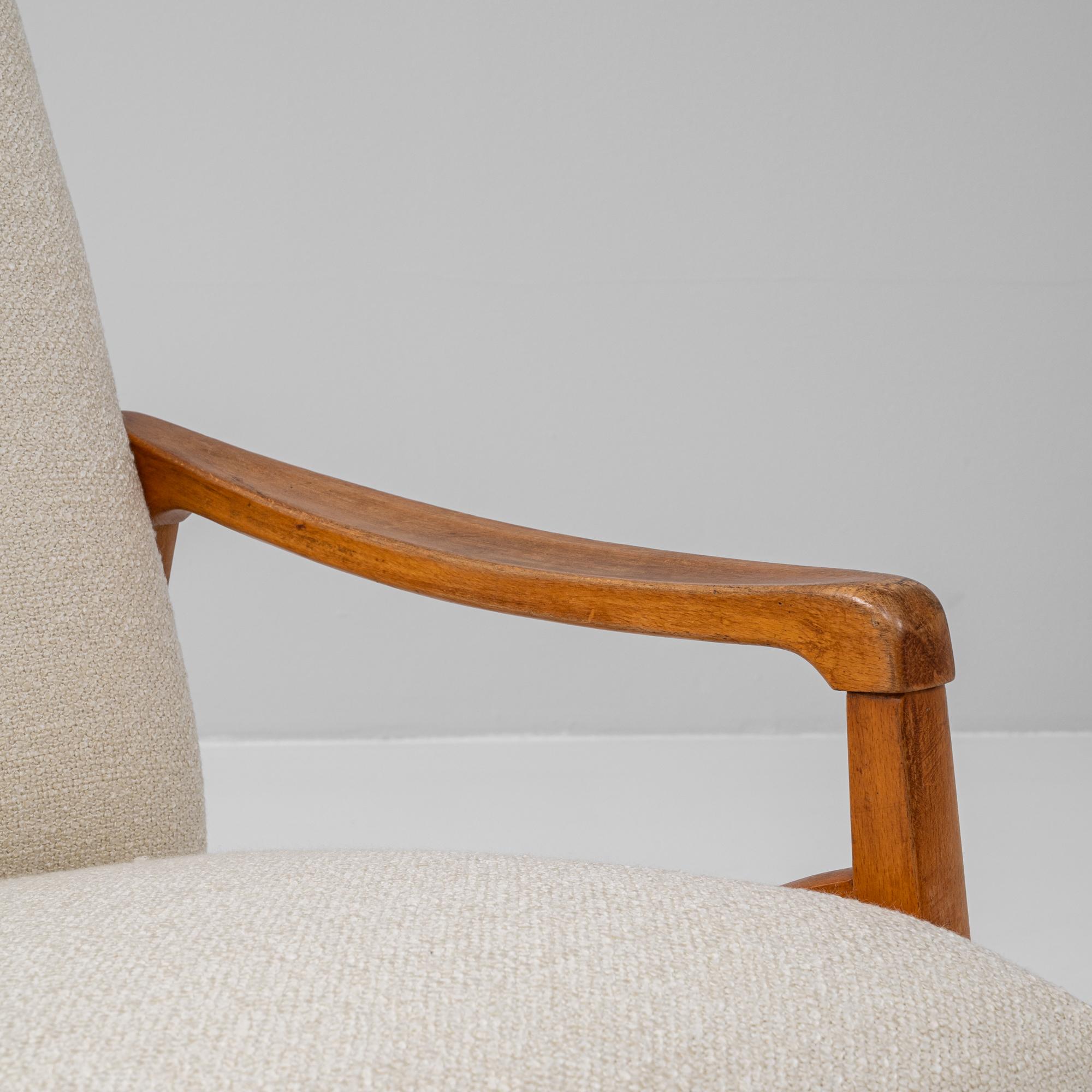 Pareja de sillones tapizados checos de los años 60, obra de Jiri Jiroutek en venta 7