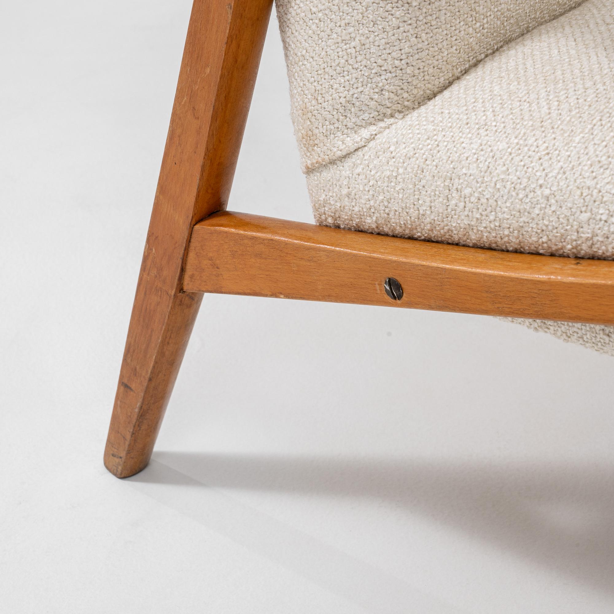 Pareja de sillones tapizados checos de los años 60, obra de Jiri Jiroutek en venta 8