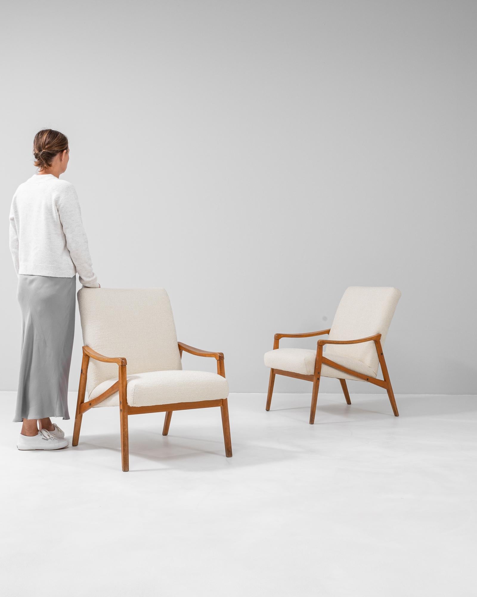 Pareja de sillones tapizados checos de los años 60, obra de Jiri Jiroutek Checo en venta