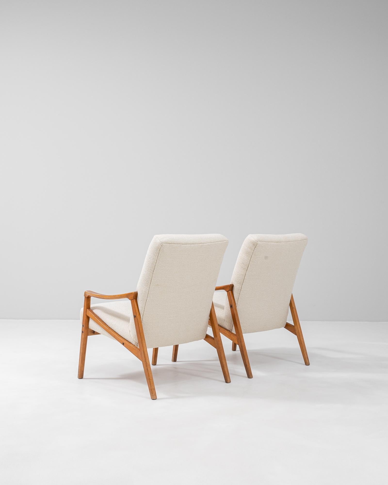 Pareja de sillones tapizados checos de los años 60, obra de Jiri Jiroutek en venta 1