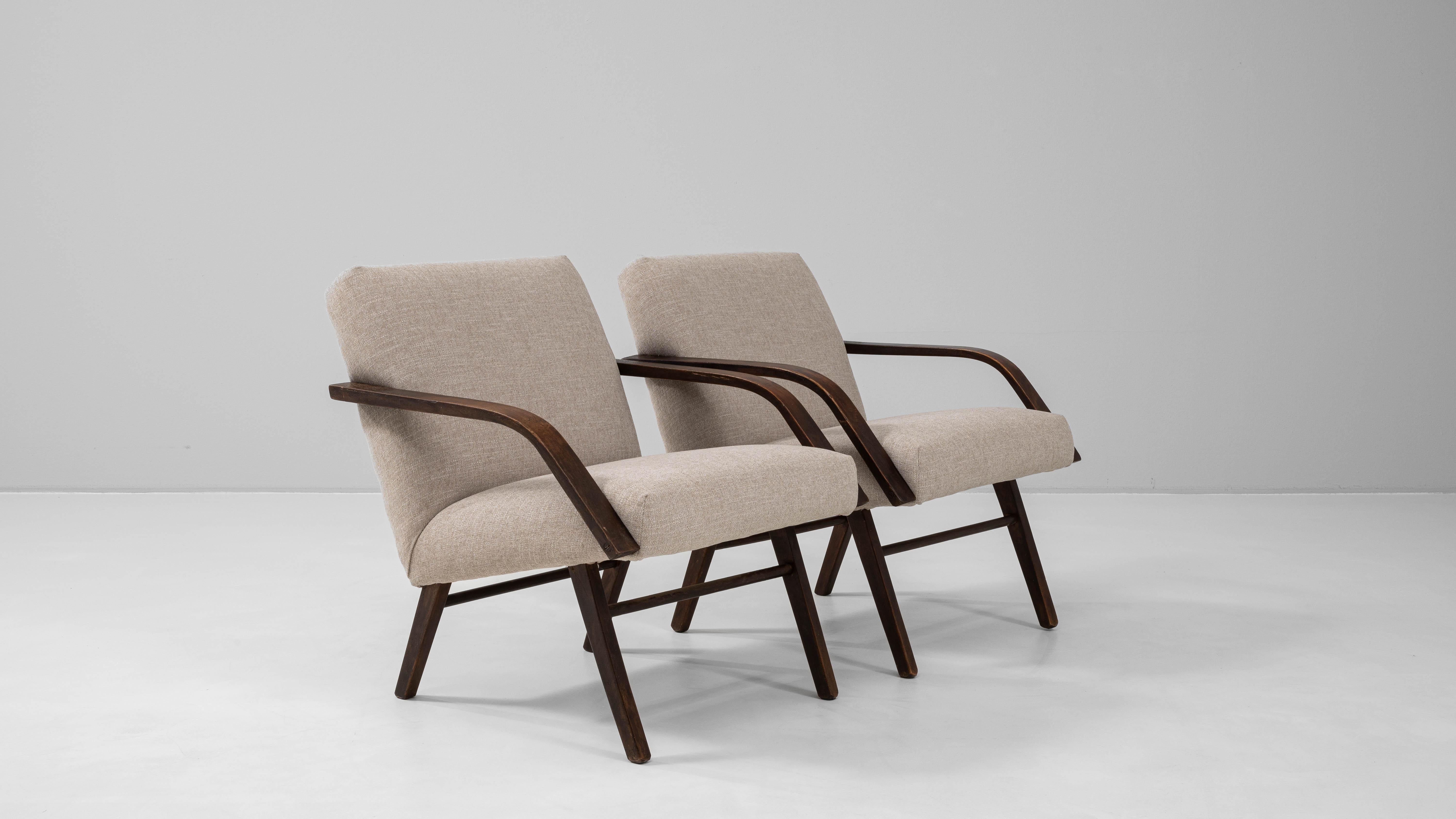 Paire de fauteuils tapissés tchèques des années 1960 par TON en vente 5