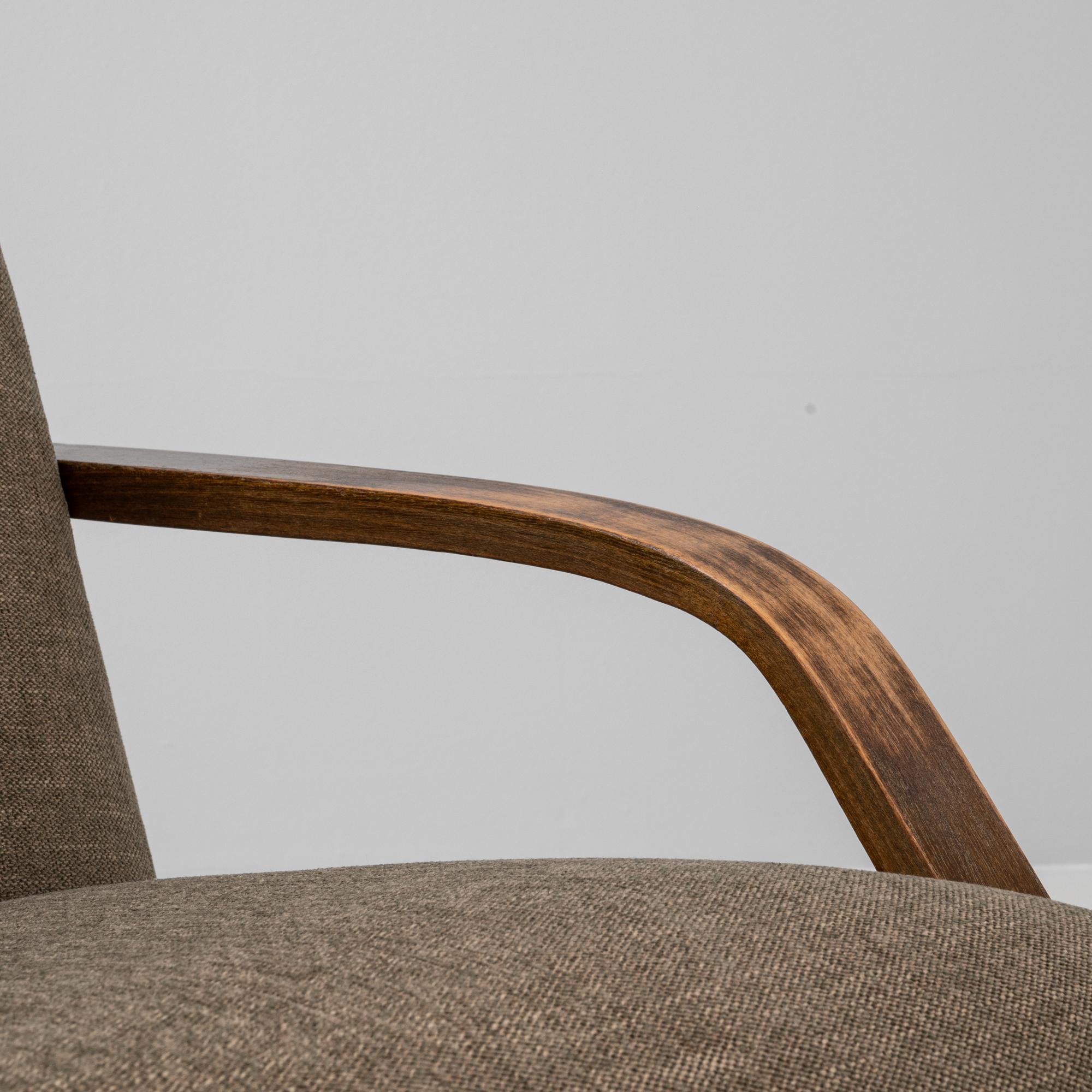 Paire de fauteuils tapissés tchèques des années 1960 par TON en vente 7