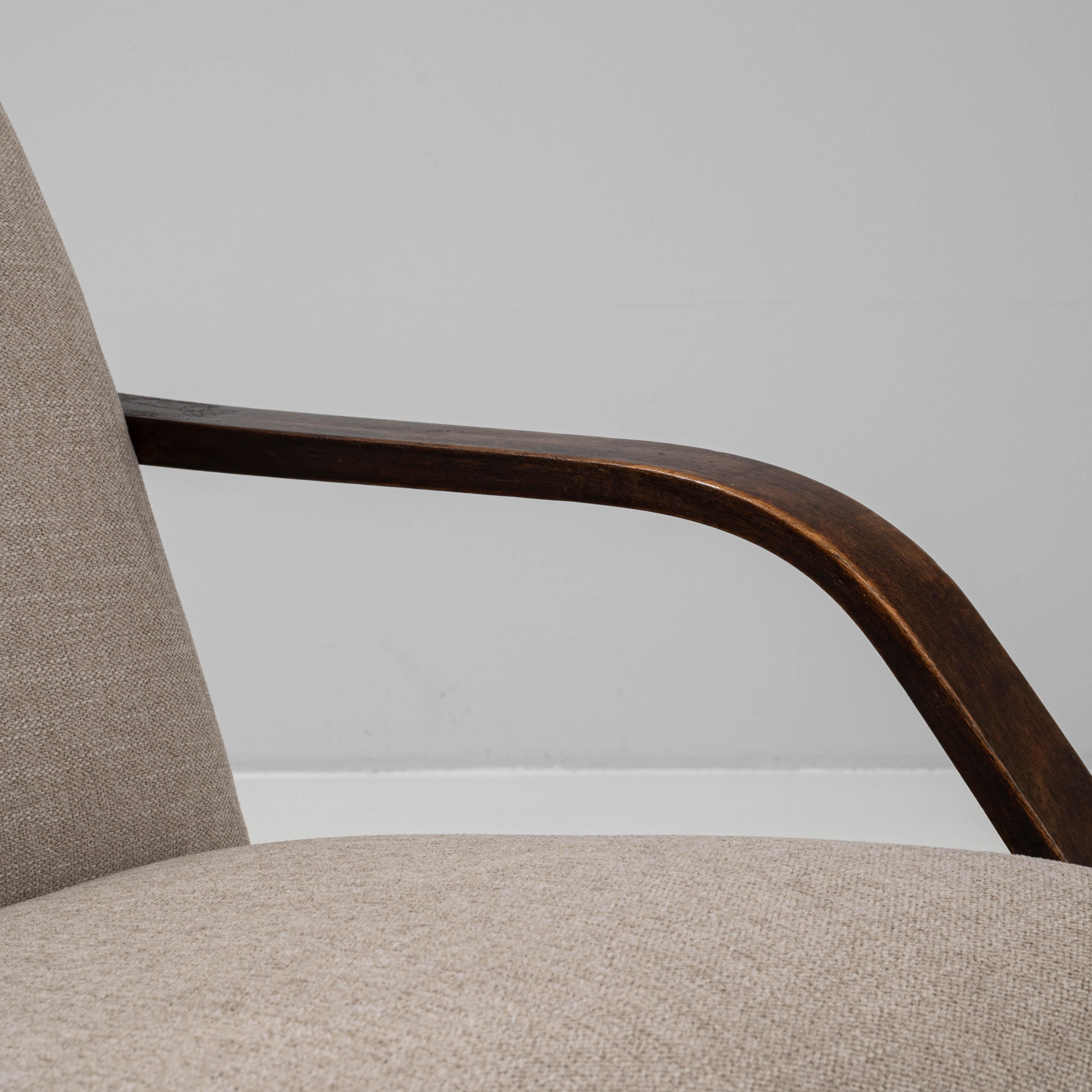 Paire de fauteuils tapissés tchèques des années 1960 par TON en vente 7