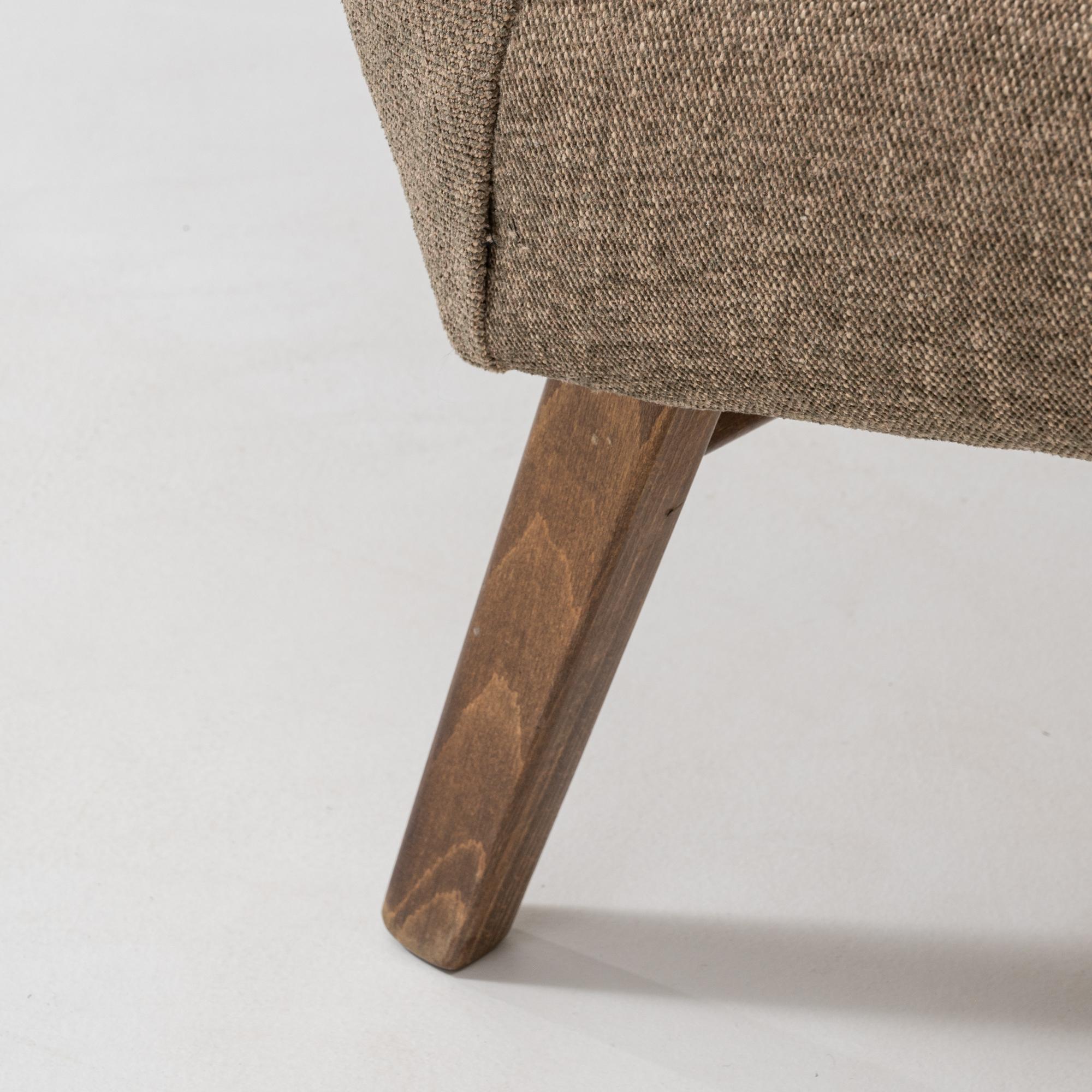 Paire de fauteuils tapissés tchèques des années 1960 par TON en vente 8