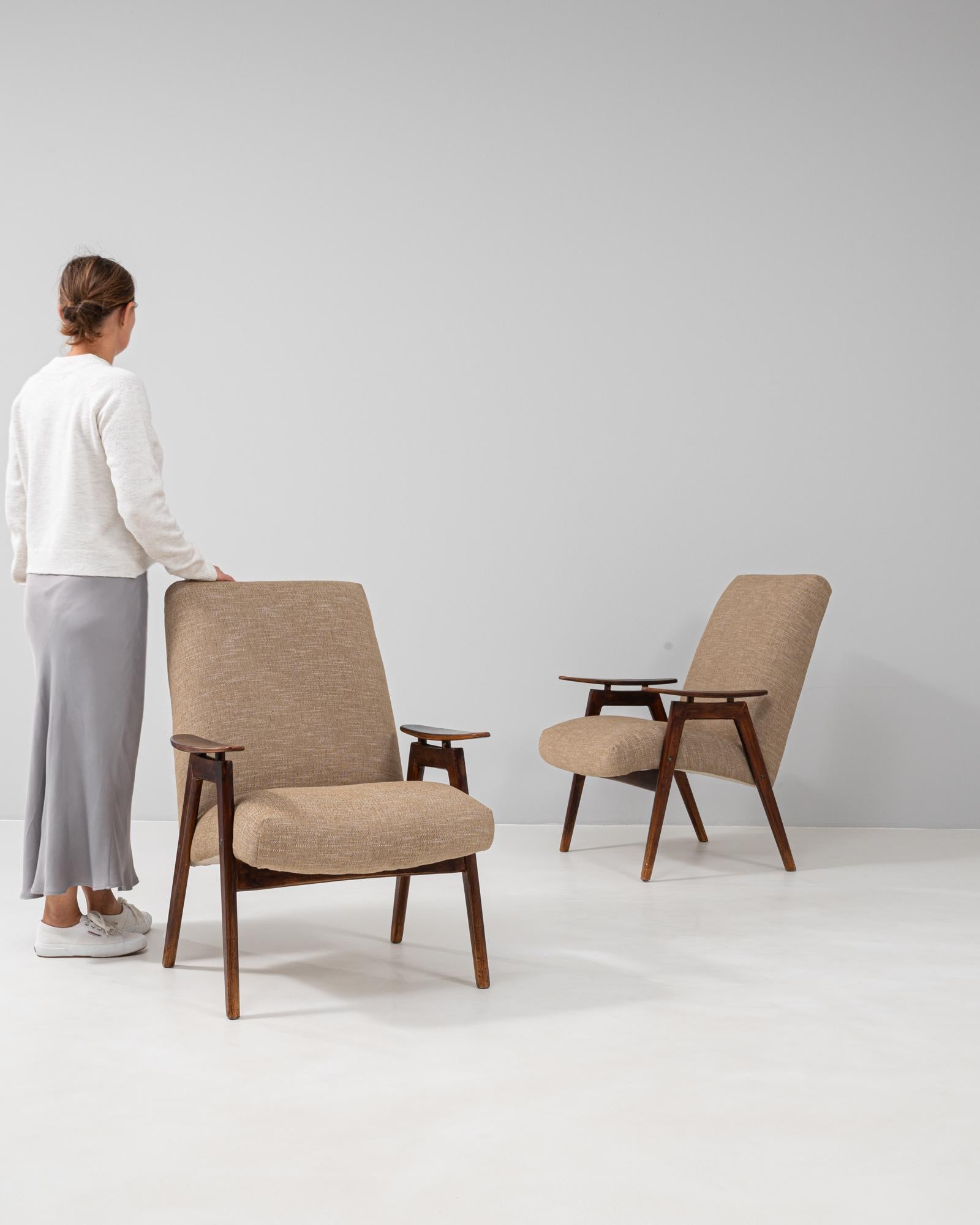 Paar tschechische gepolsterte Sessel aus den 1960er Jahren von TON (Tschechisch) im Angebot