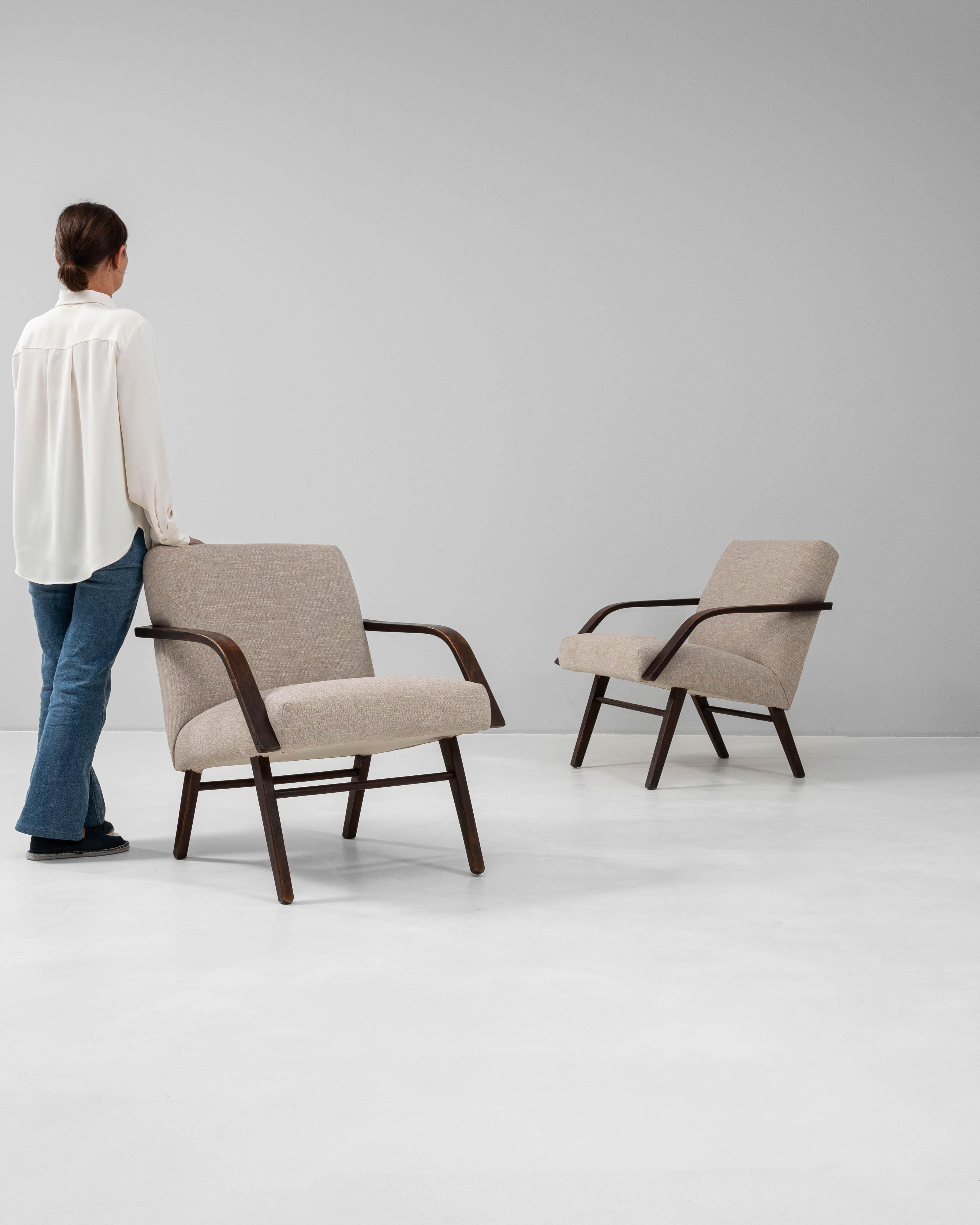 Tchèque Paire de fauteuils tapissés tchèques des années 1960 par TON en vente