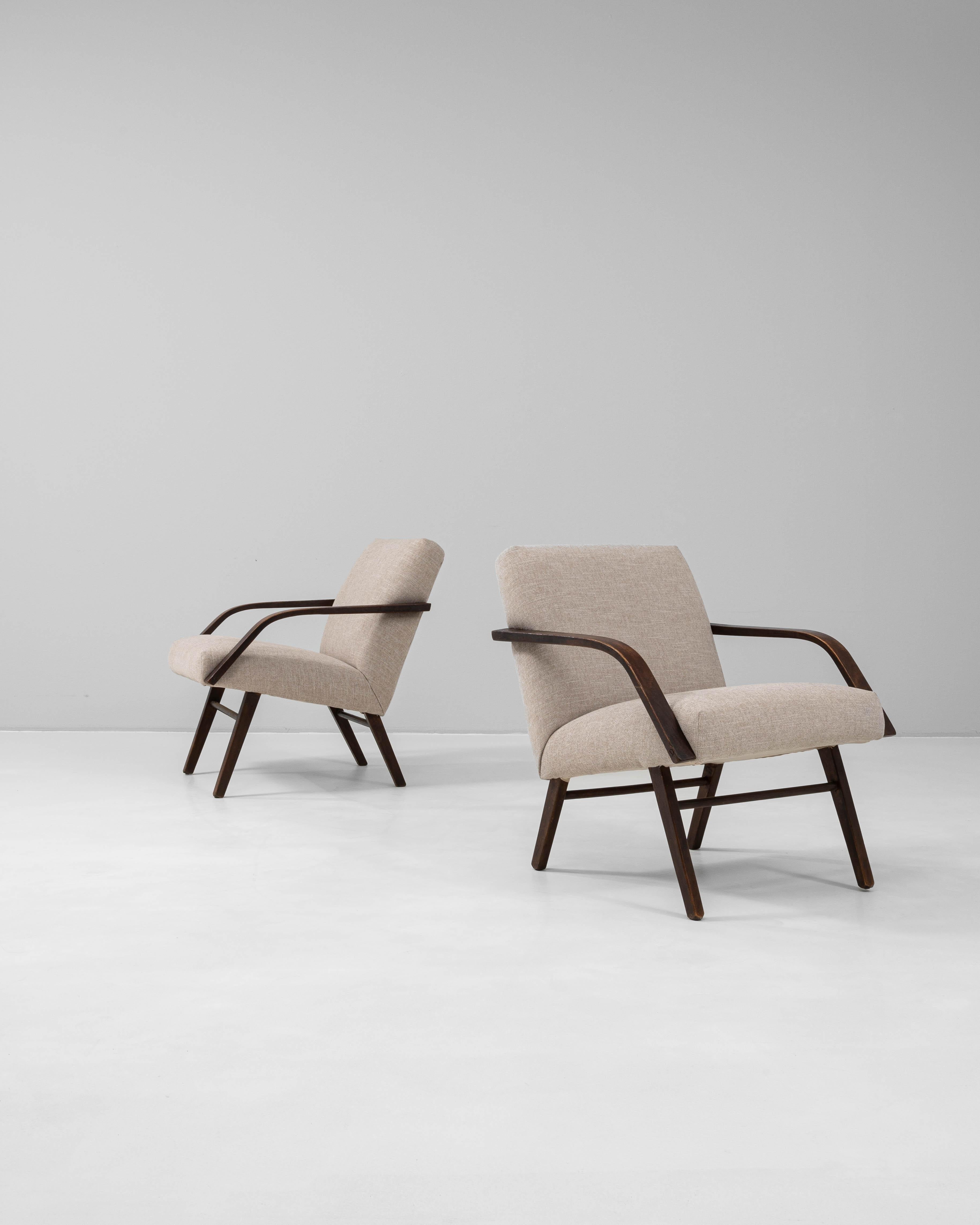 Paire de fauteuils tapissés tchèques des années 1960 par TON Bon état - En vente à High Point, NC