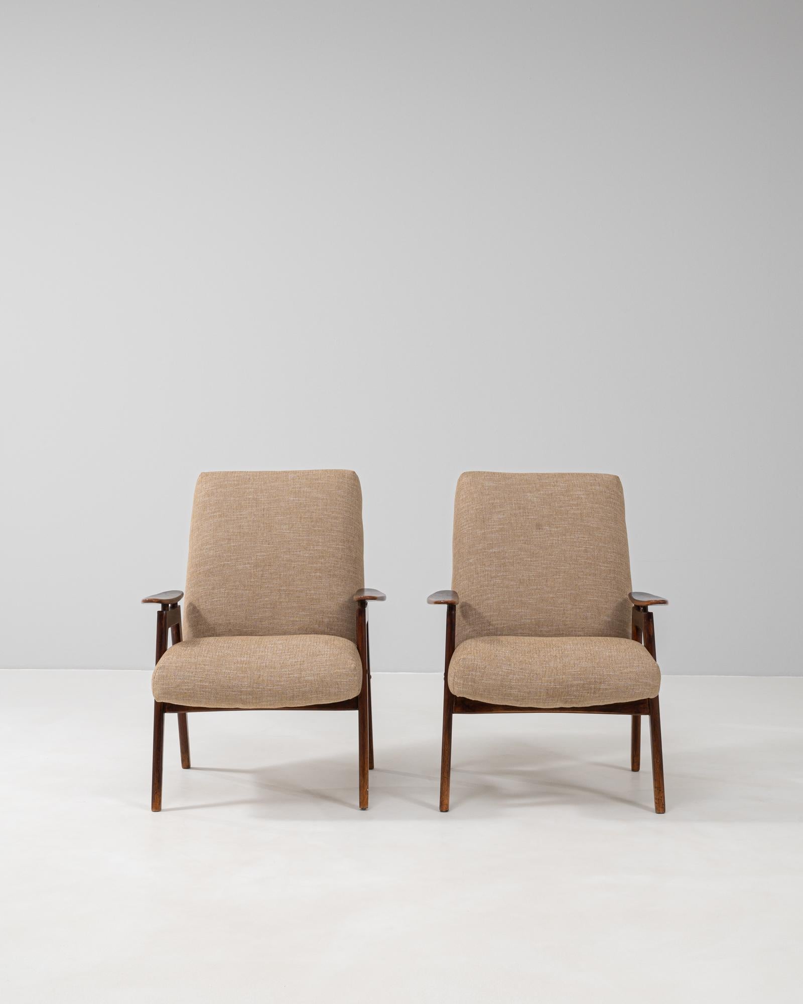 Paar tschechische gepolsterte Sessel aus den 1960er Jahren von TON (20. Jahrhundert) im Angebot