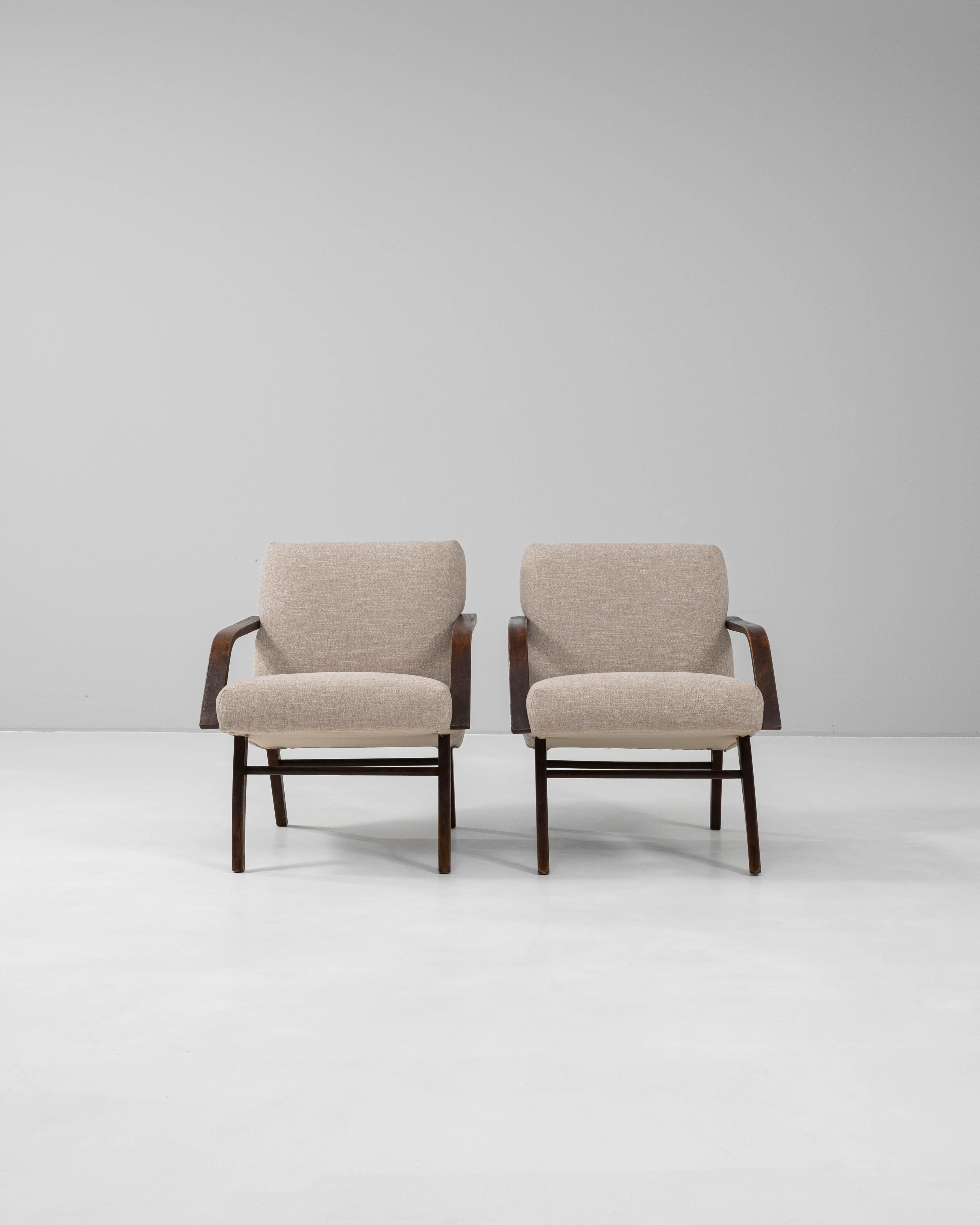 20ième siècle Paire de fauteuils tapissés tchèques des années 1960 par TON en vente