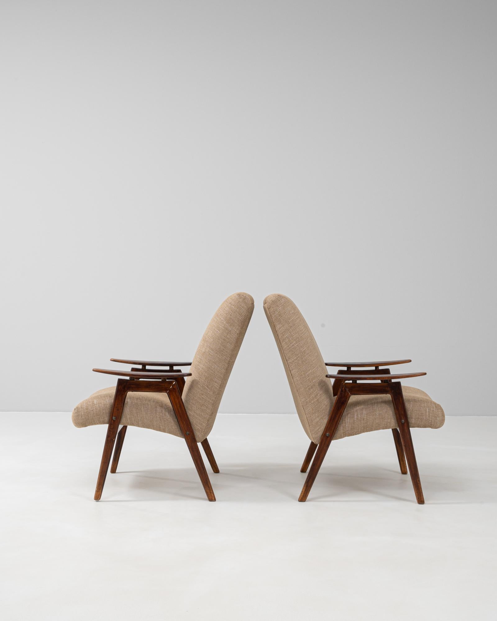 Paar tschechische gepolsterte Sessel aus den 1960er Jahren von TON (Polster) im Angebot