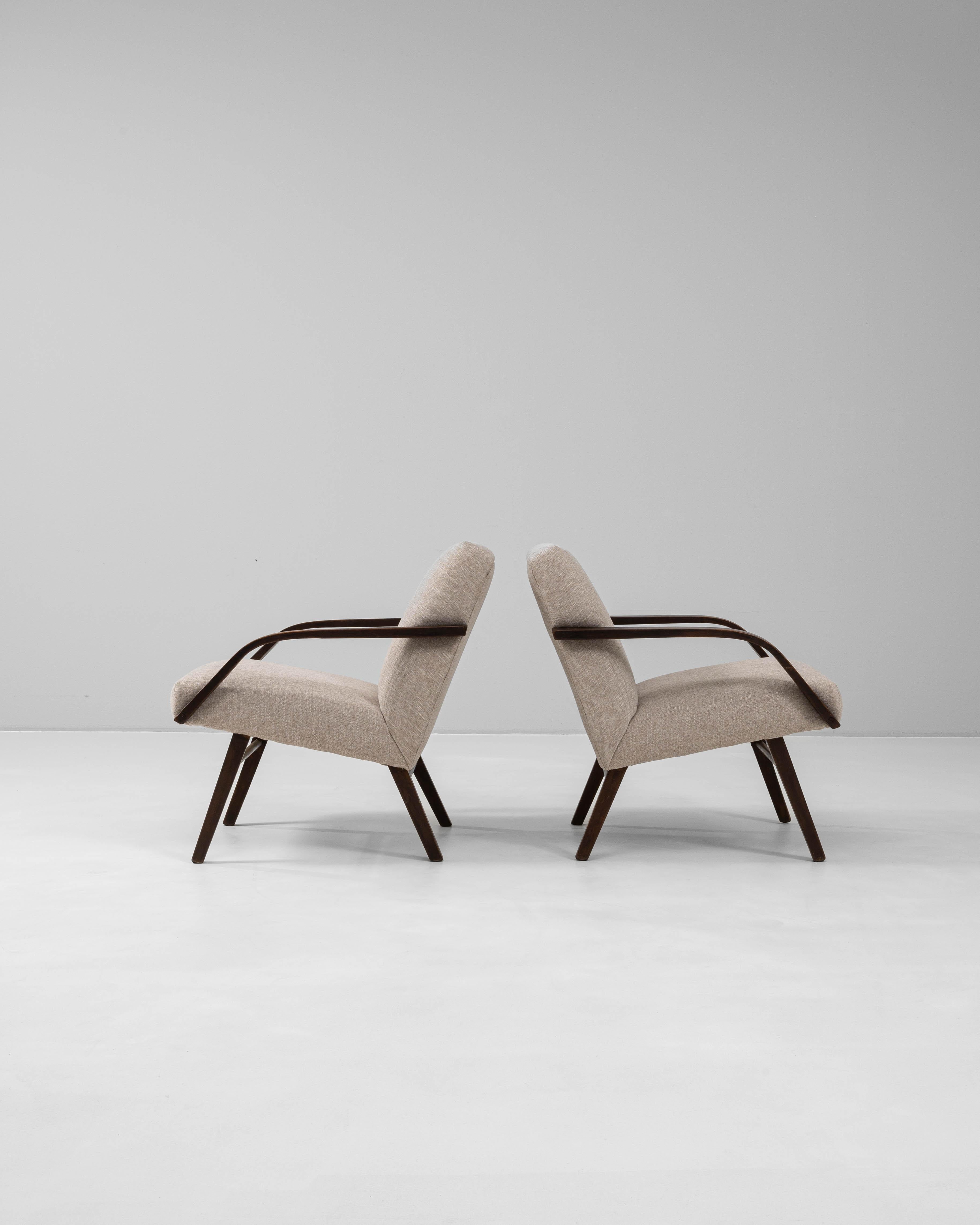 Tissu d'ameublement Paire de fauteuils tapissés tchèques des années 1960 par TON en vente