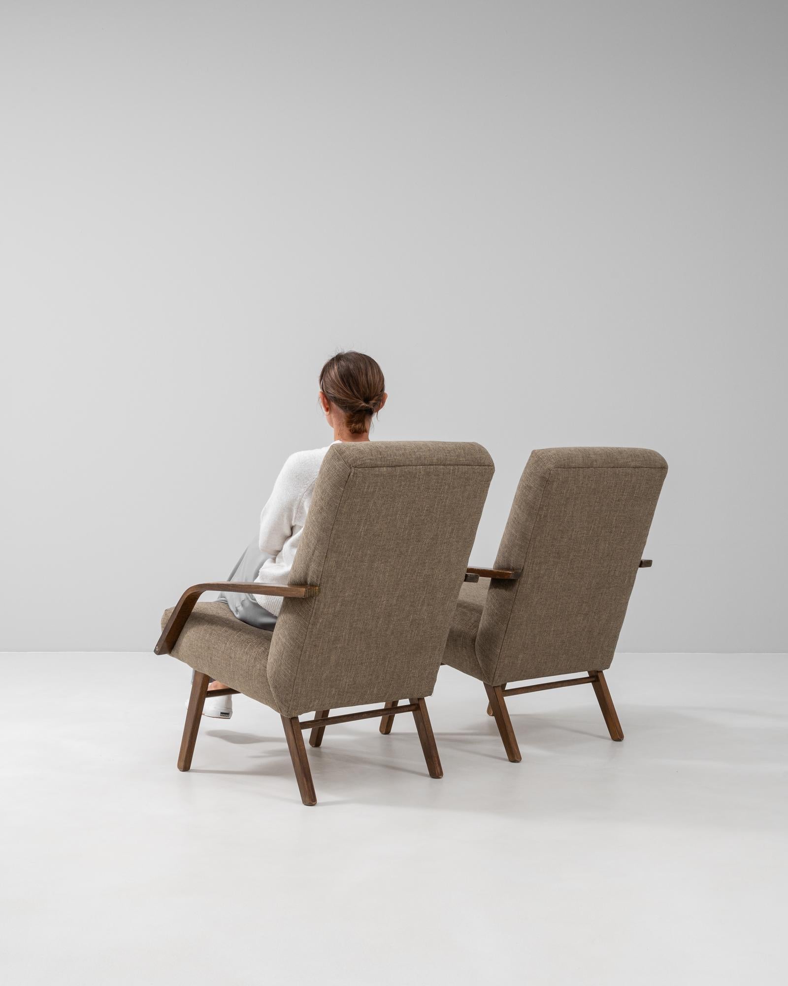 Paire de fauteuils tapissés tchèques des années 1960 par TON en vente 2