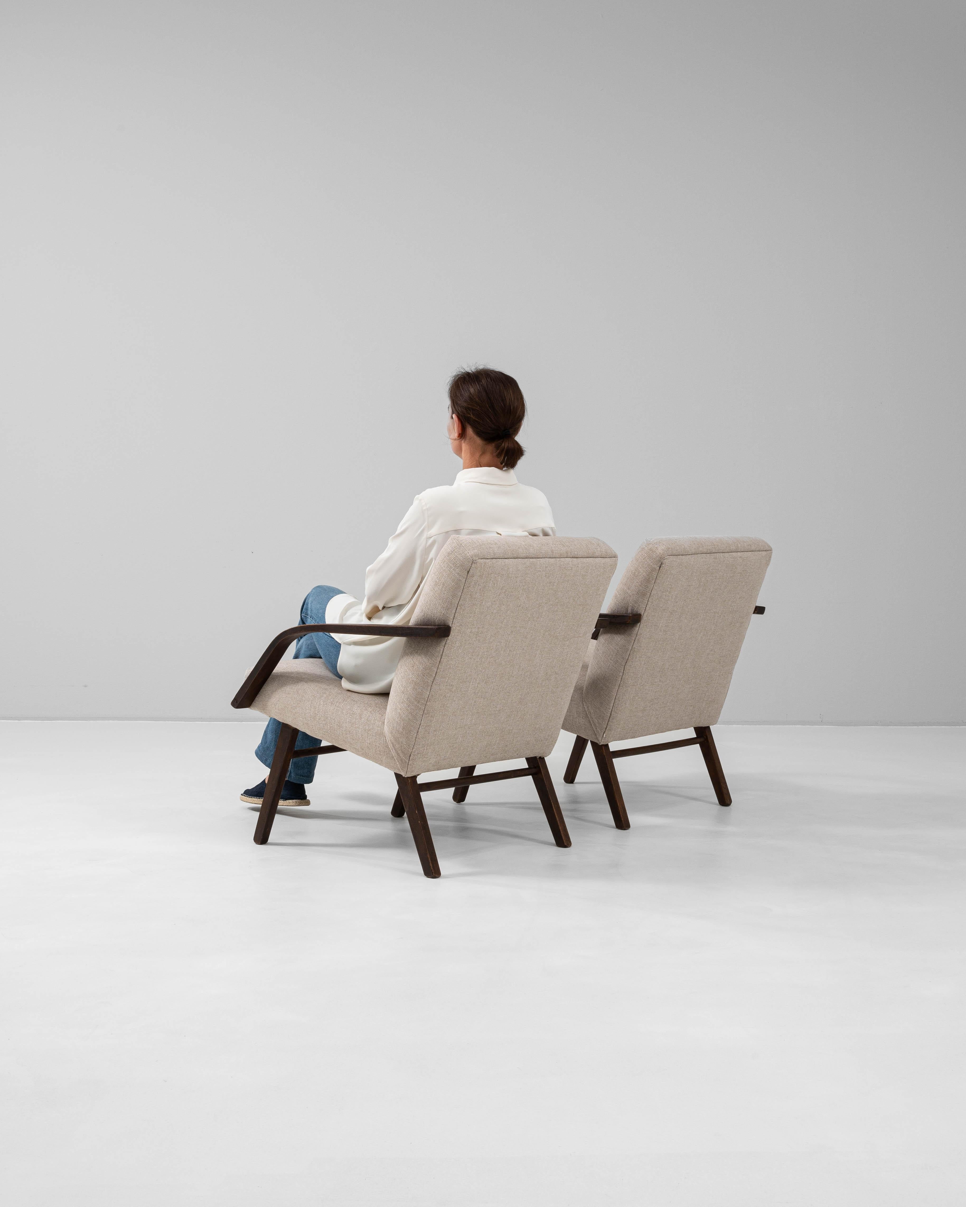 Paire de fauteuils tapissés tchèques des années 1960 par TON en vente 2