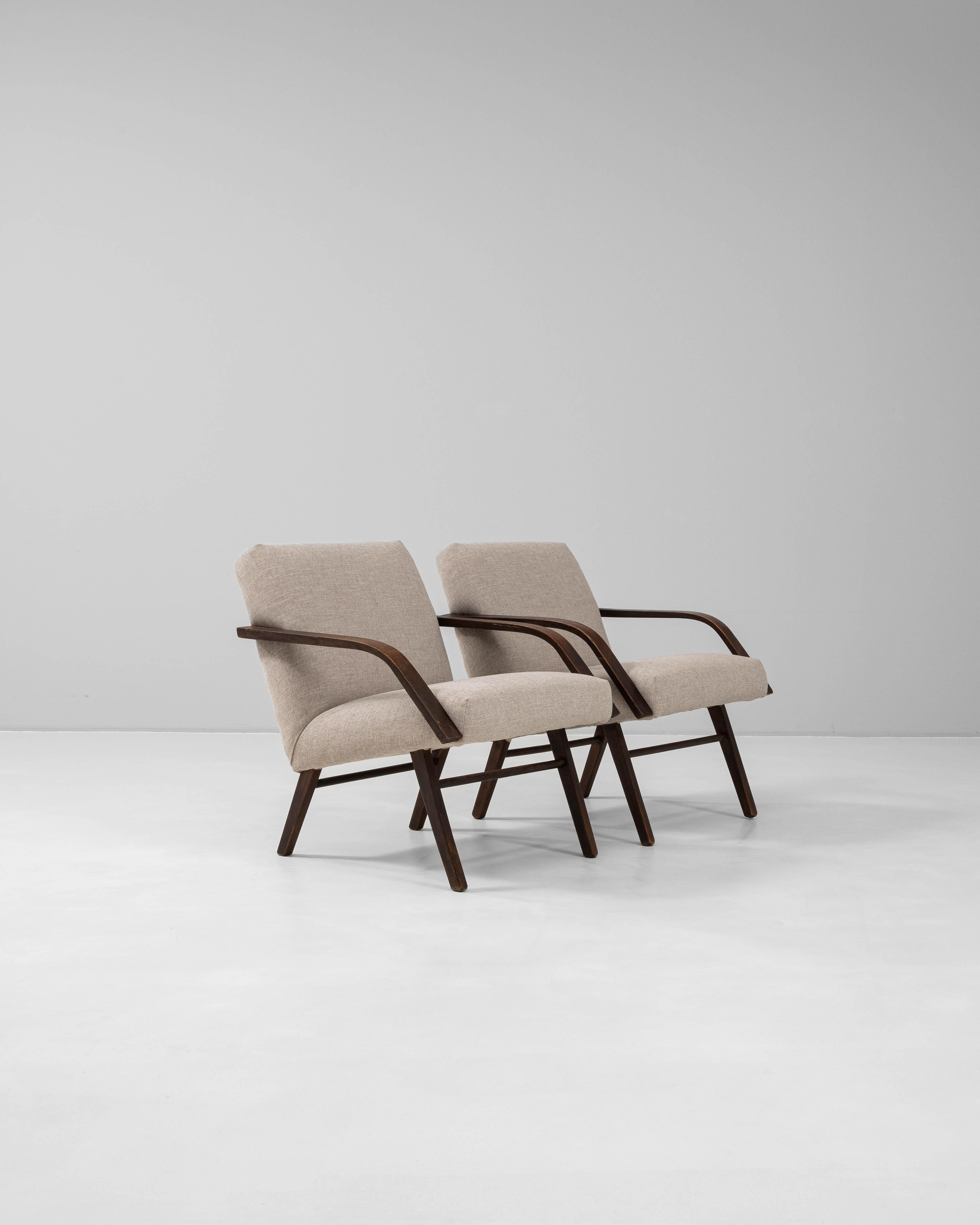 Paire de fauteuils tapissés tchèques des années 1960 par TON en vente 3