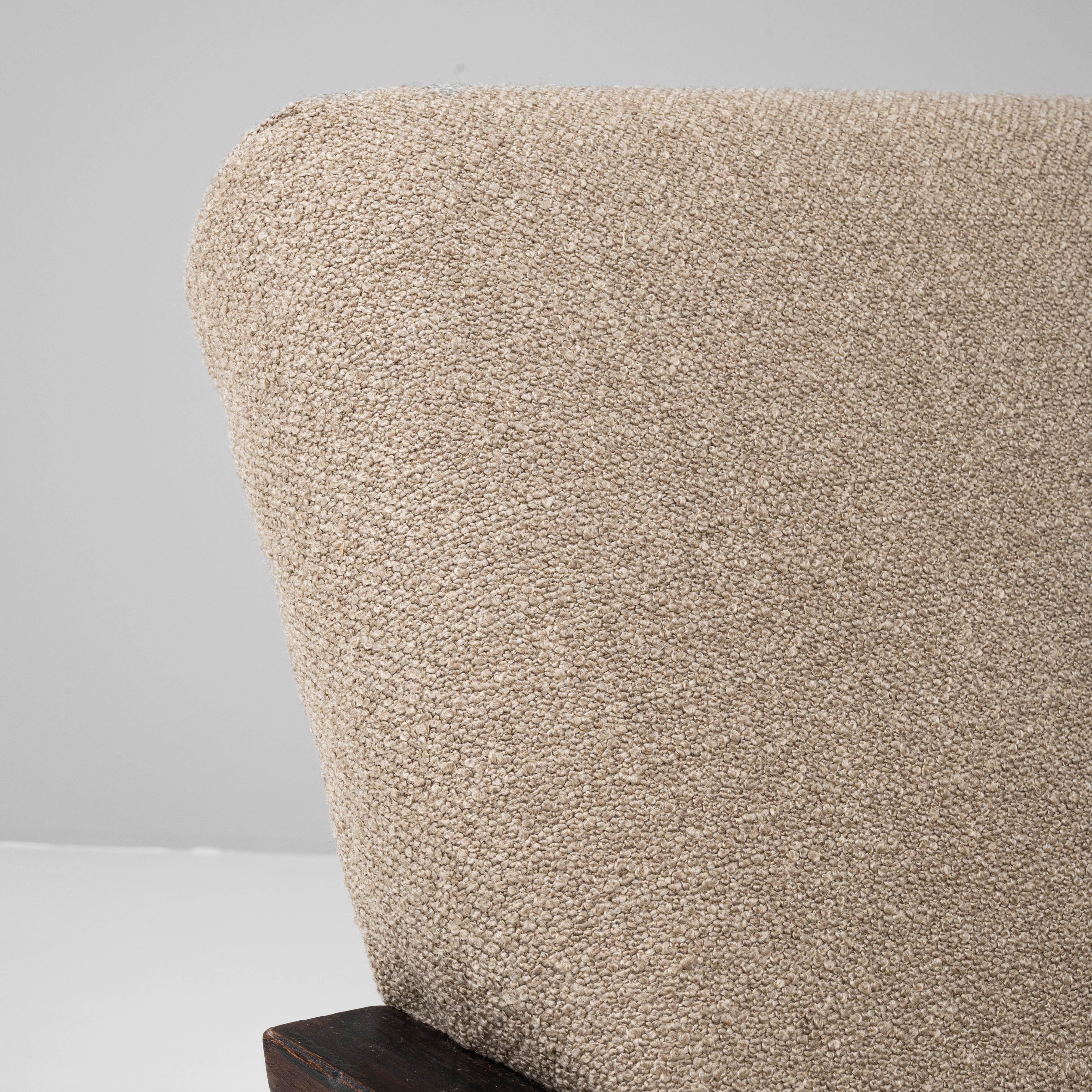 Paire de fauteuils tapissés tchèques des années 1960 en vente 5