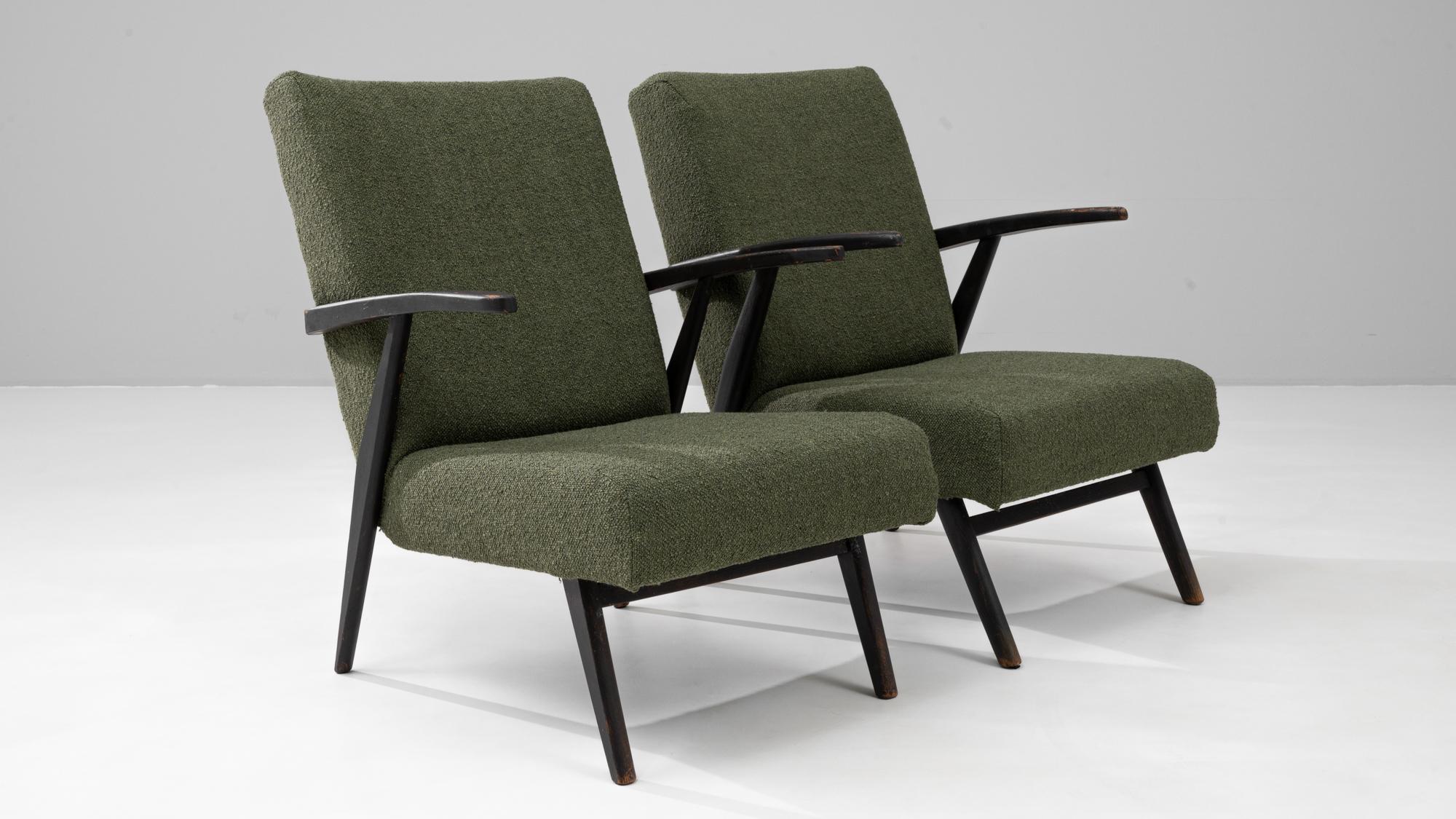 Paar tschechische gepolsterte Sessel aus den 1960er Jahren im Angebot 6