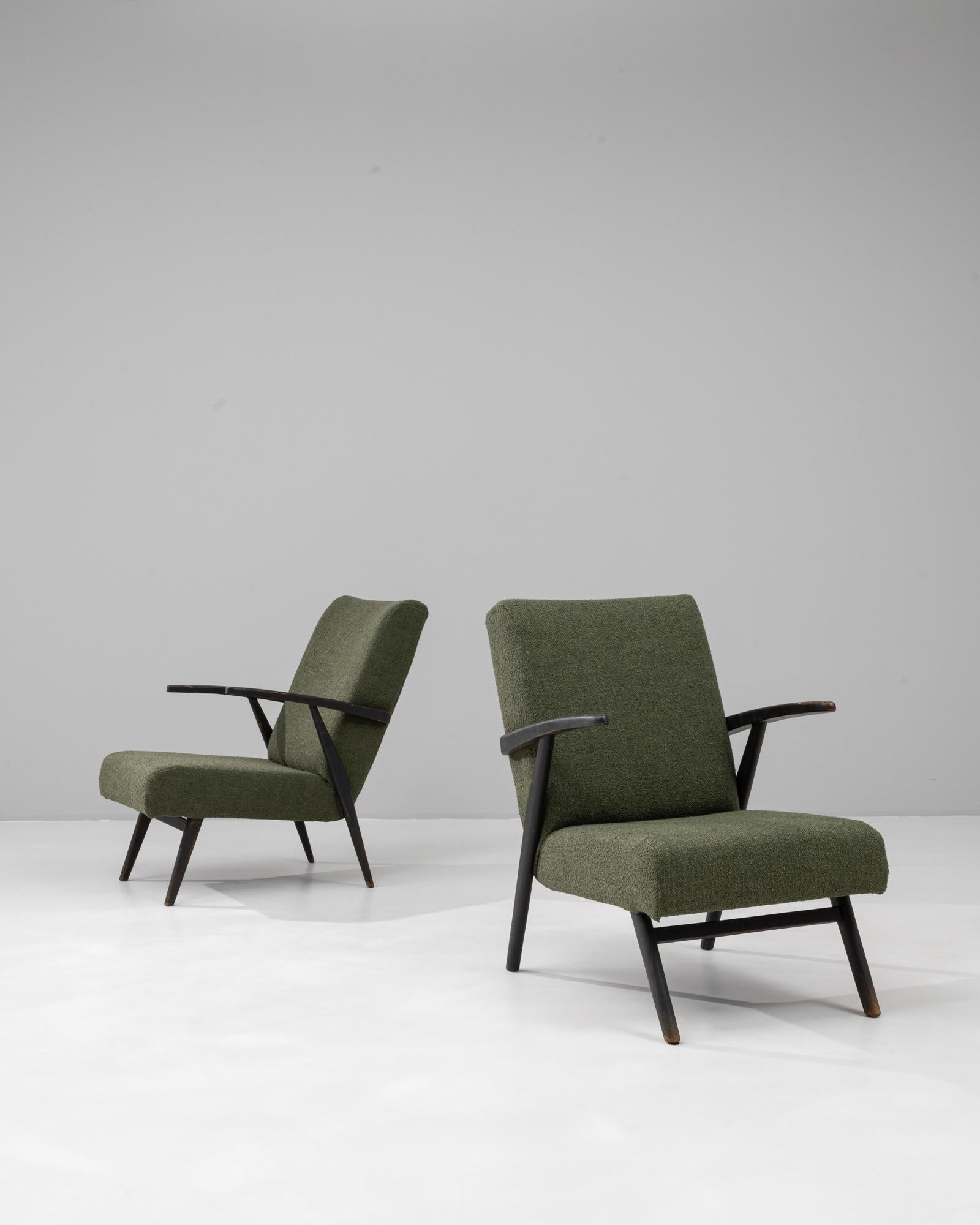 Paar tschechische gepolsterte Sessel aus den 1960er Jahren im Zustand „Gut“ im Angebot in High Point, NC