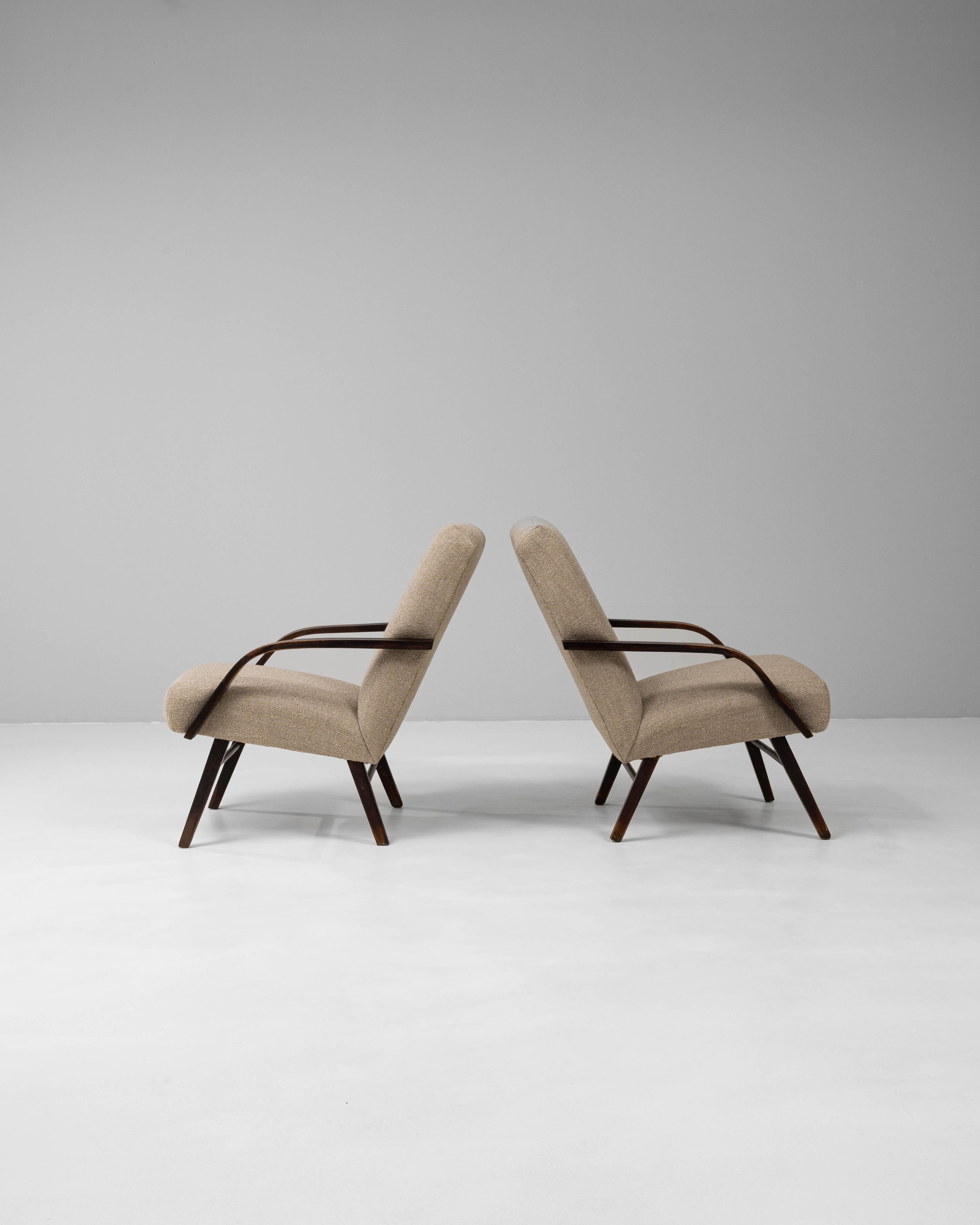 20ième siècle Paire de fauteuils tapissés tchèques des années 1960 en vente