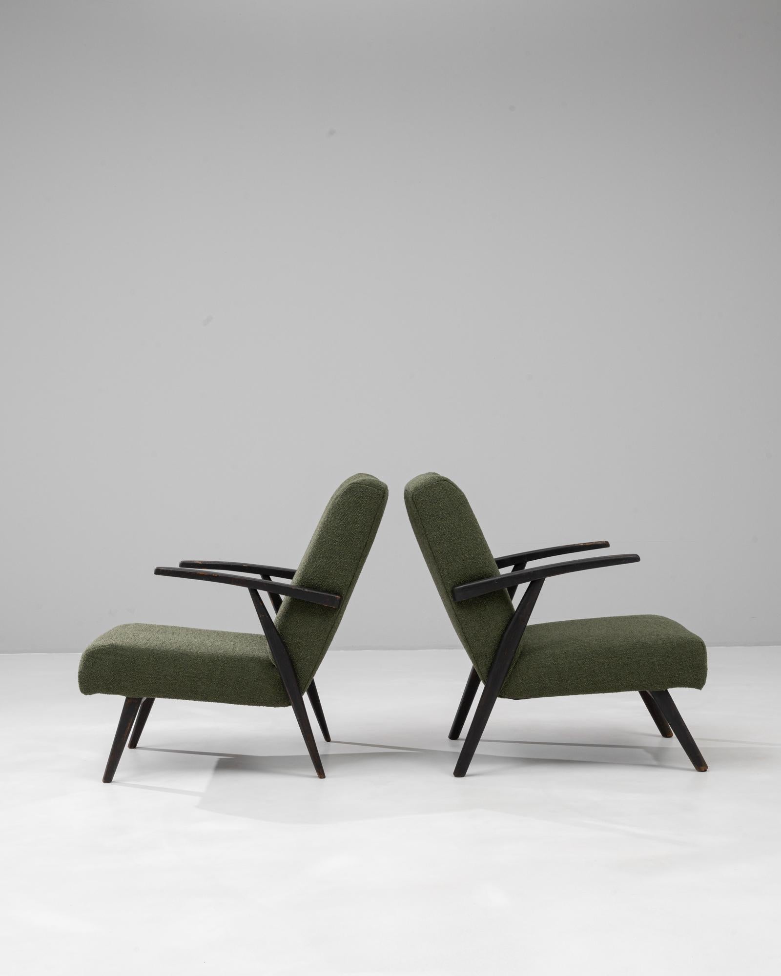 Paar tschechische gepolsterte Sessel aus den 1960er Jahren (Polster) im Angebot