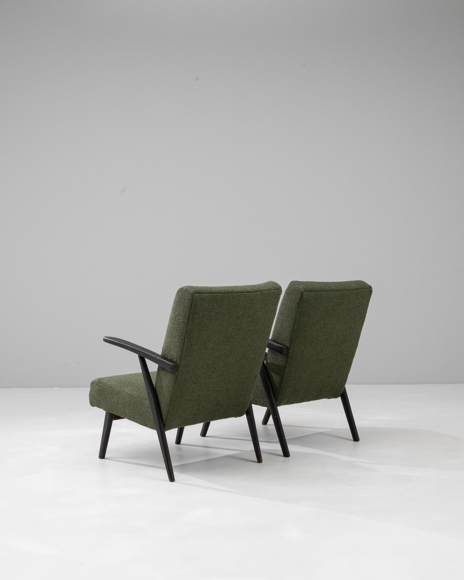 Paar tschechische gepolsterte Sessel aus den 1960er Jahren im Angebot 1