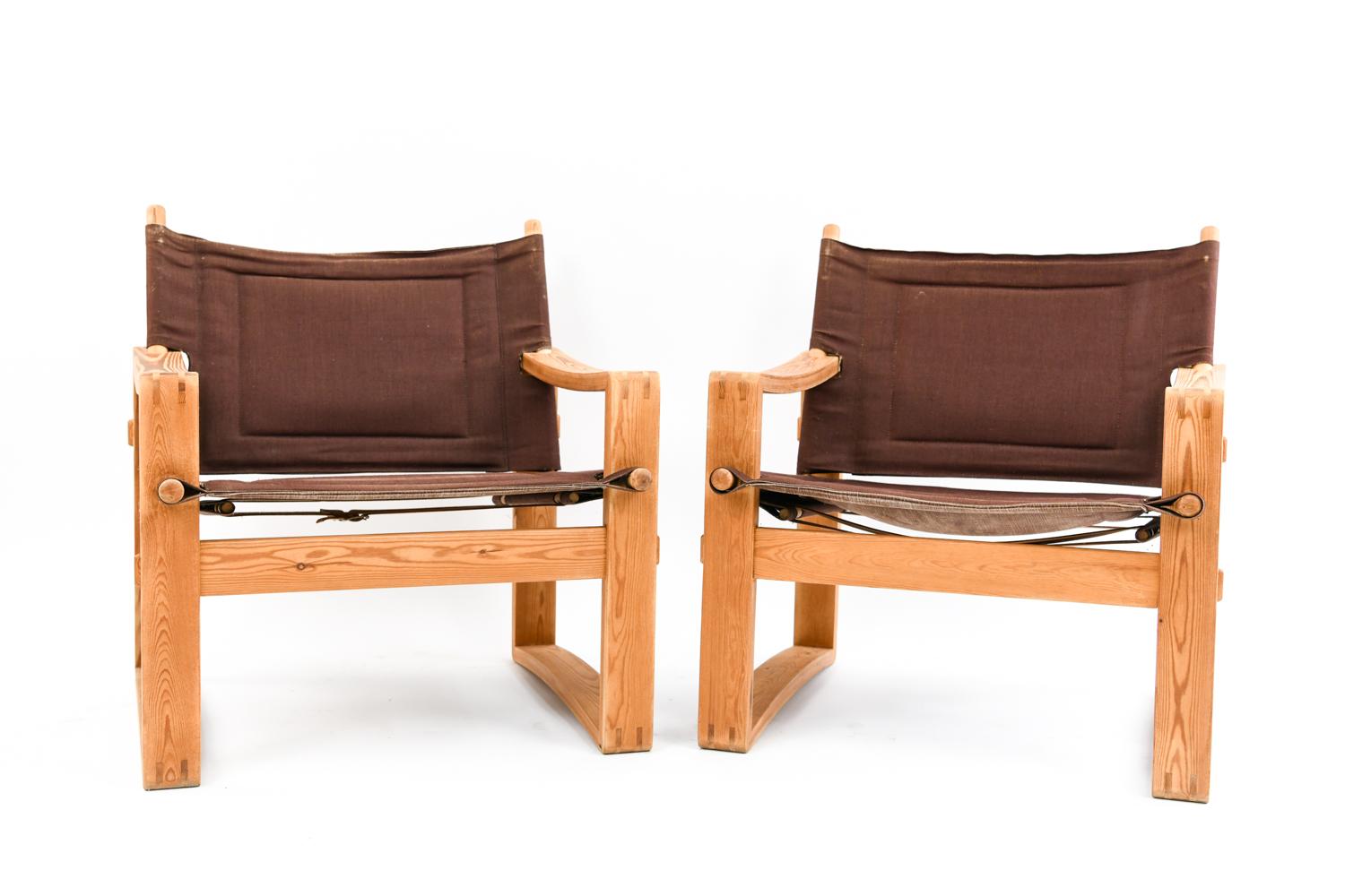Bring a bit of safari inspired style to your home or office with this fantastic and rare pair of Borge Jensen safari sling armchairs, circa 1960s. Manufactured in Denmark by Bernstorffsminde Møbelfabrik A/S featuring canvas upholstery sitting on