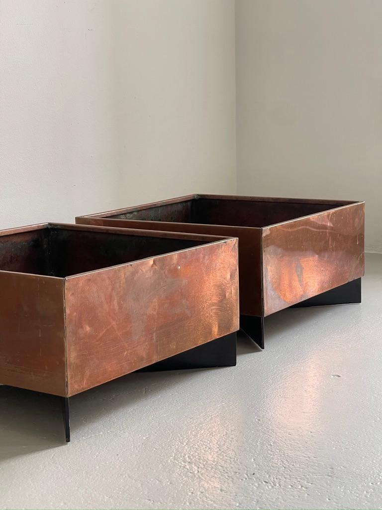 Mid-Century Modern Pair of  1960s danish modern planters in patinated copper and black paint steel. For Sale