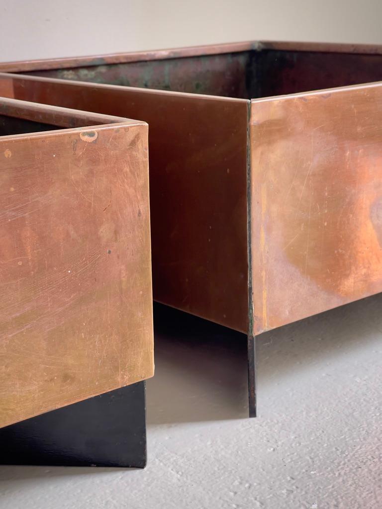 Mid-20th Century Pair of  1960s danish modern planters in patinated copper and black paint steel. For Sale