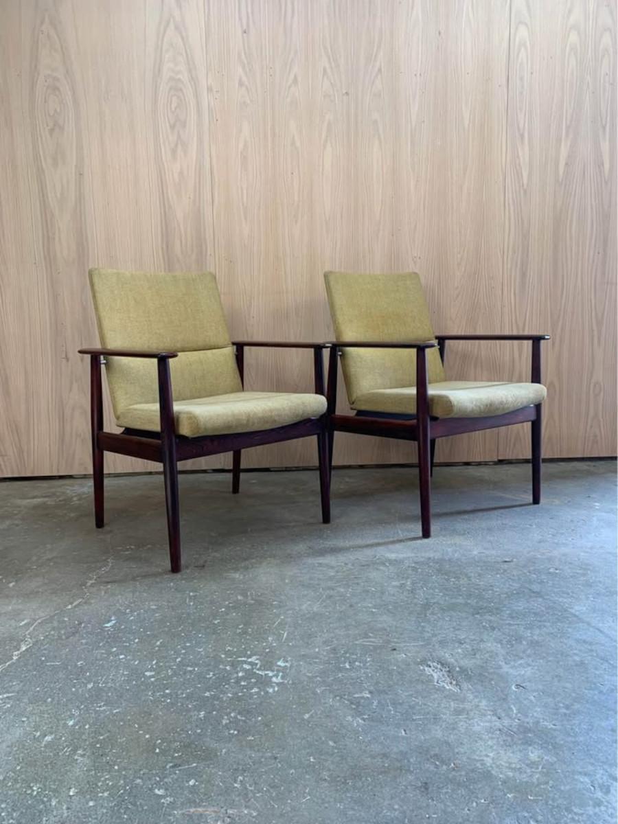 Paar dänische Rosenholzstühle aus den 1960er Jahren von Arne Vodder für Sibast (Mitte des 20. Jahrhunderts) im Angebot