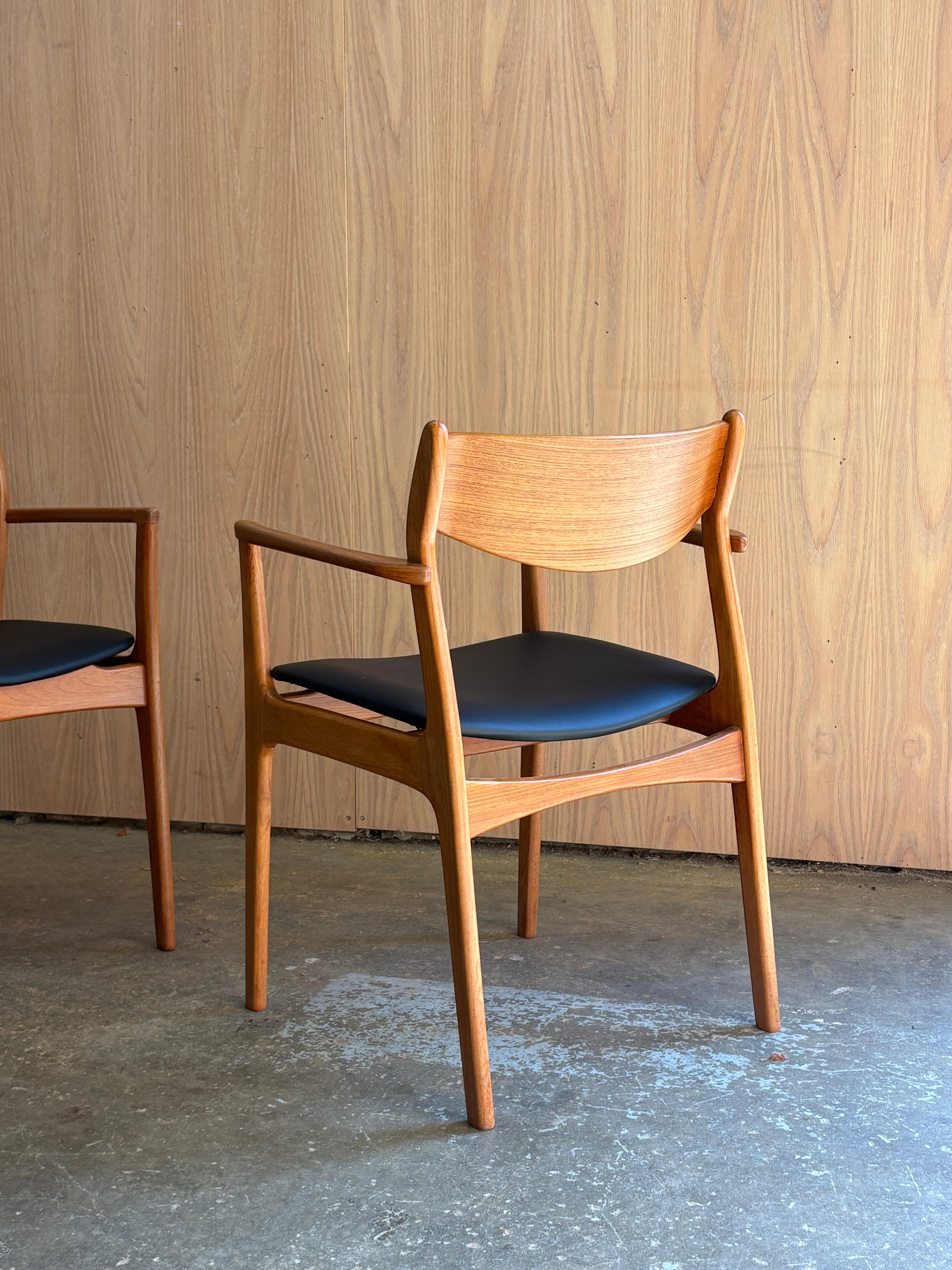 Mid-Century Modern Paire de fauteuils en teck danois des années 1960 par Erik Buch pour Farsö Stolefabrik en vente