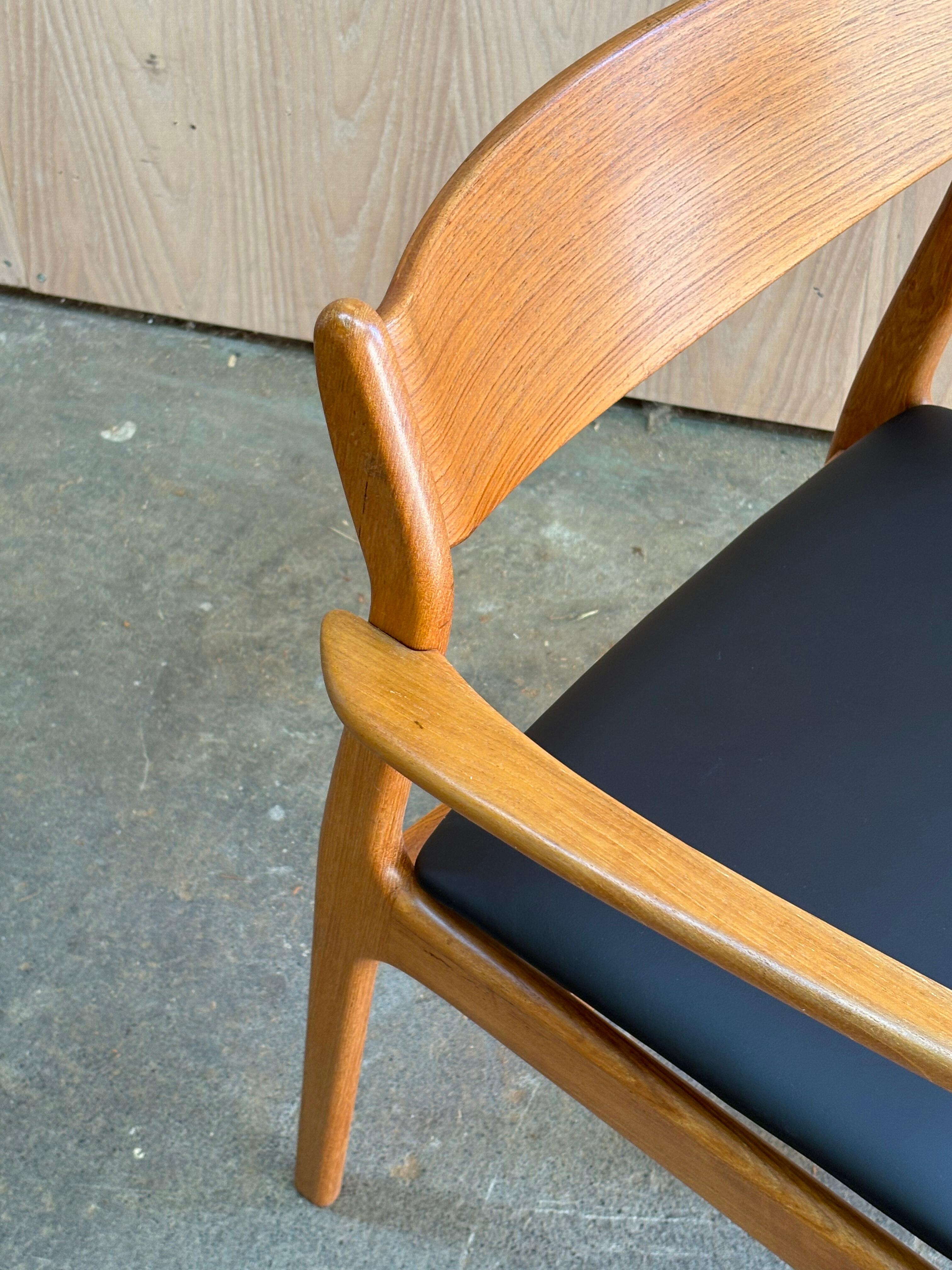 Teck Paire de fauteuils en teck danois des années 1960 par Erik Buch pour Farsö Stolefabrik en vente