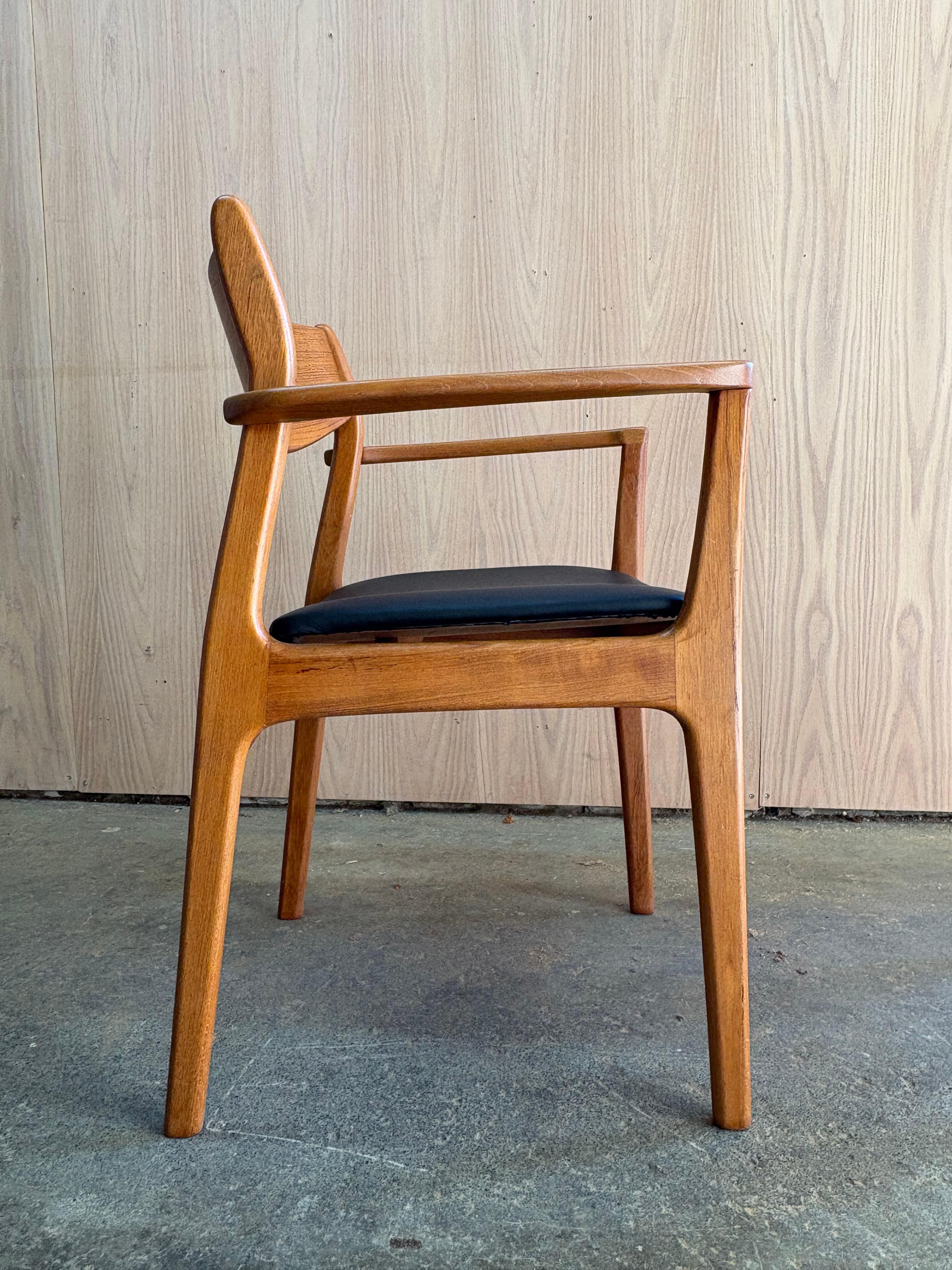 Paire de fauteuils en teck danois des années 1960 par Erik Buch pour Farsö Stolefabrik en vente 1