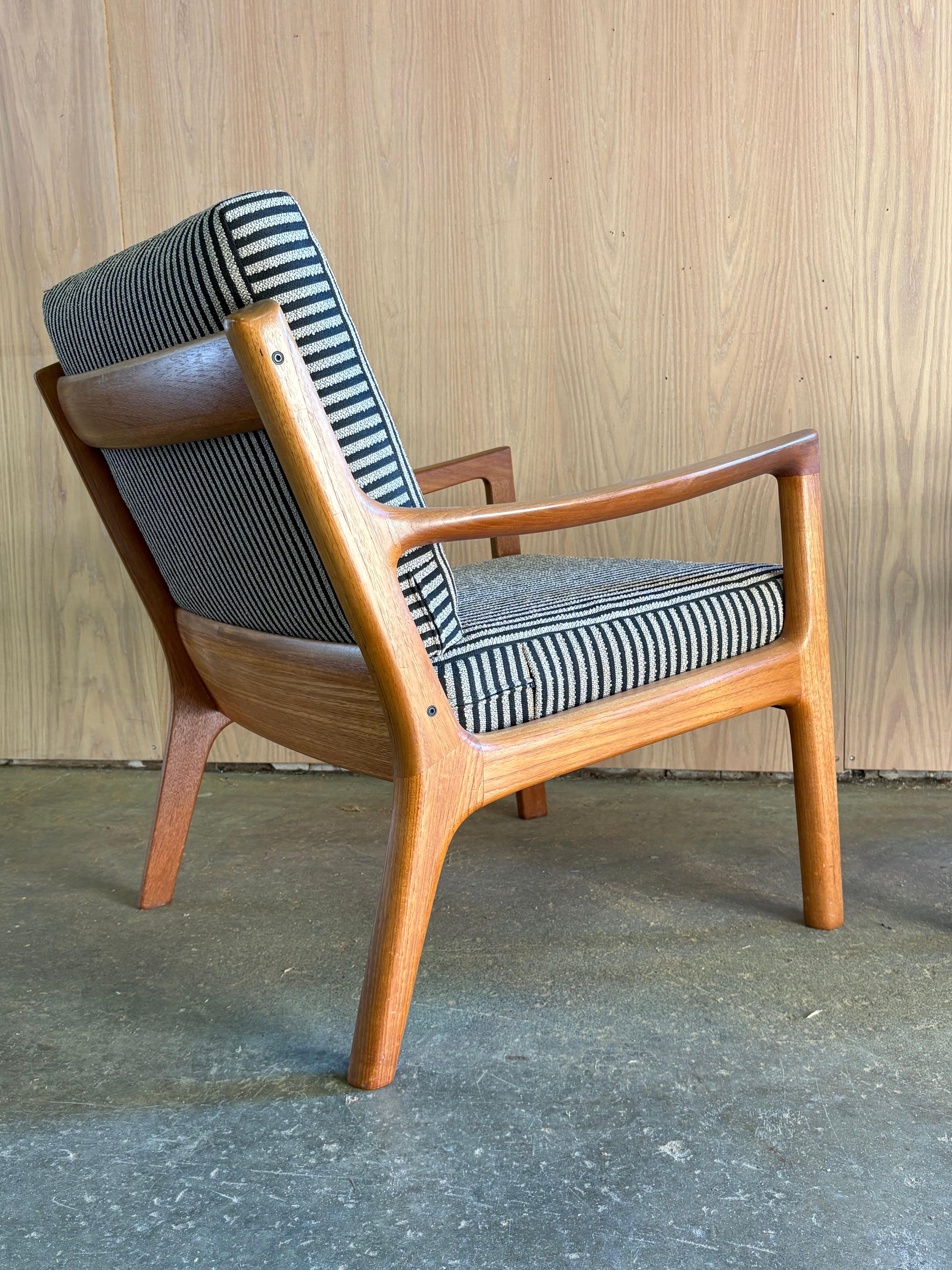 Paar dänische Teakholz-Lounge-Stühle von Ole Wanscher aus den 1960er Jahren (Moderne der Mitte des Jahrhunderts) im Angebot