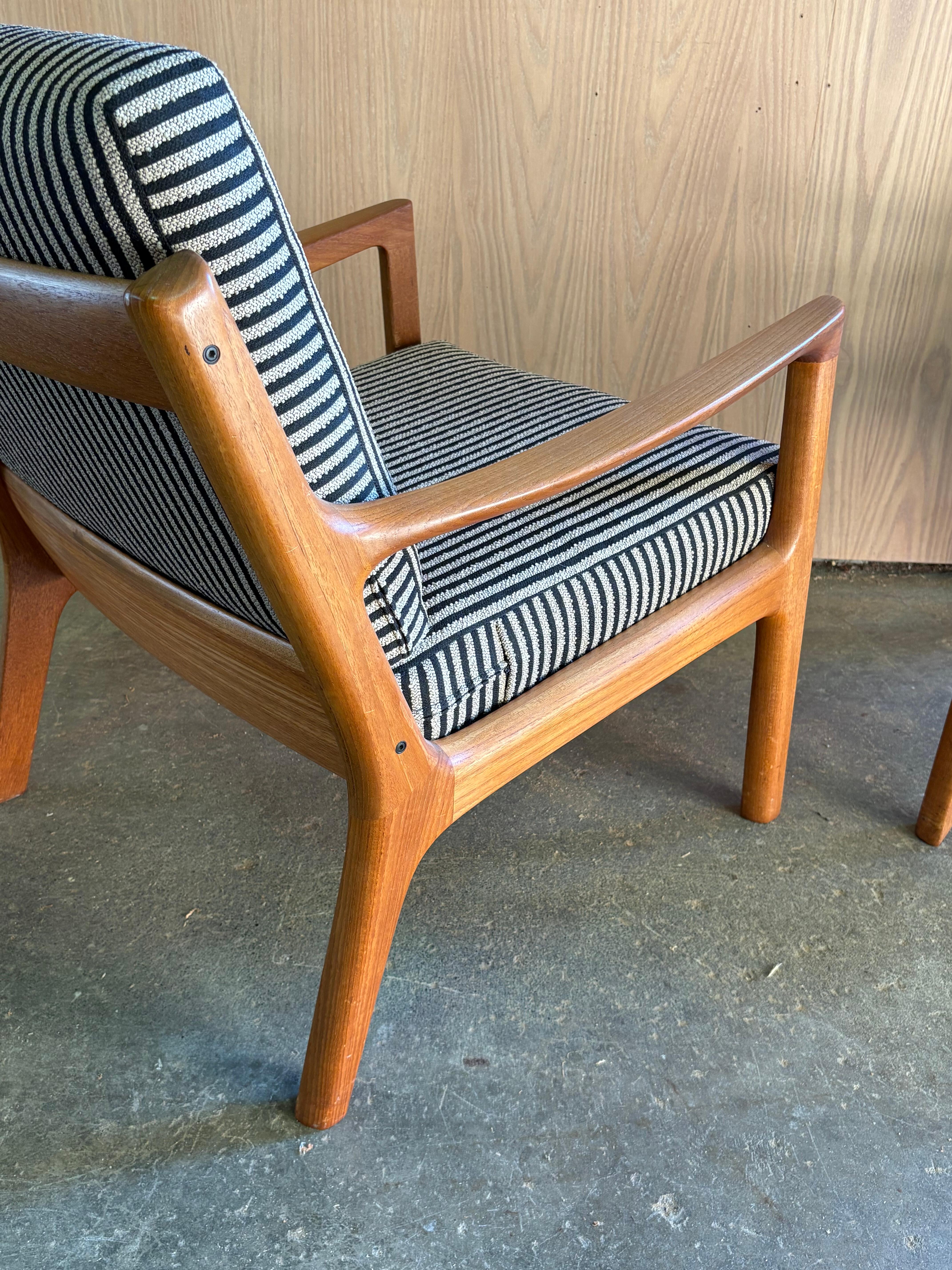 Paar dänische Teakholz-Lounge-Stühle von Ole Wanscher aus den 1960er Jahren im Zustand „Hervorragend“ im Angebot in Victoria, BC