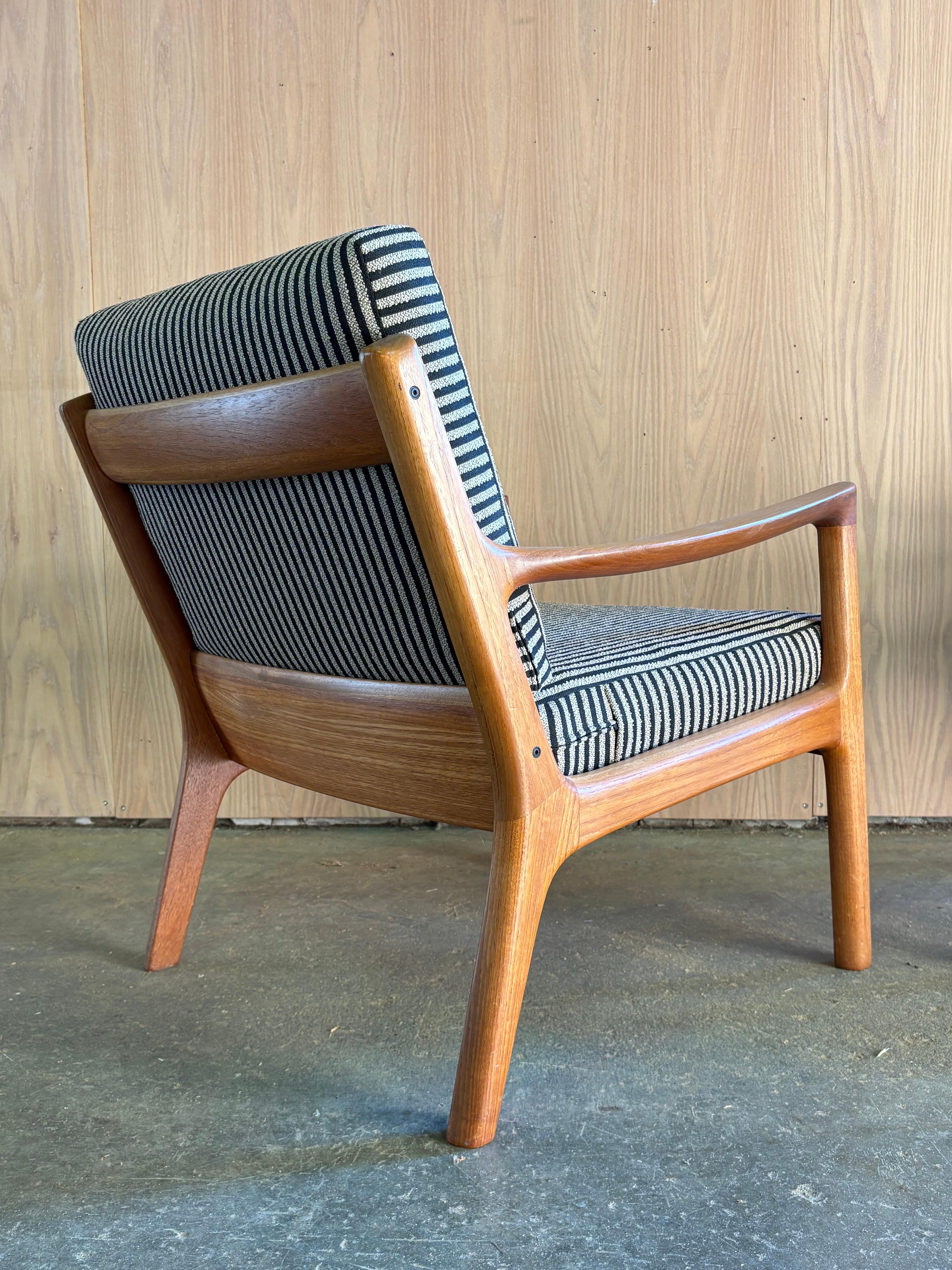 Paar dänische Teakholz-Lounge-Stühle von Ole Wanscher aus den 1960er Jahren (Mitte des 20. Jahrhunderts) im Angebot