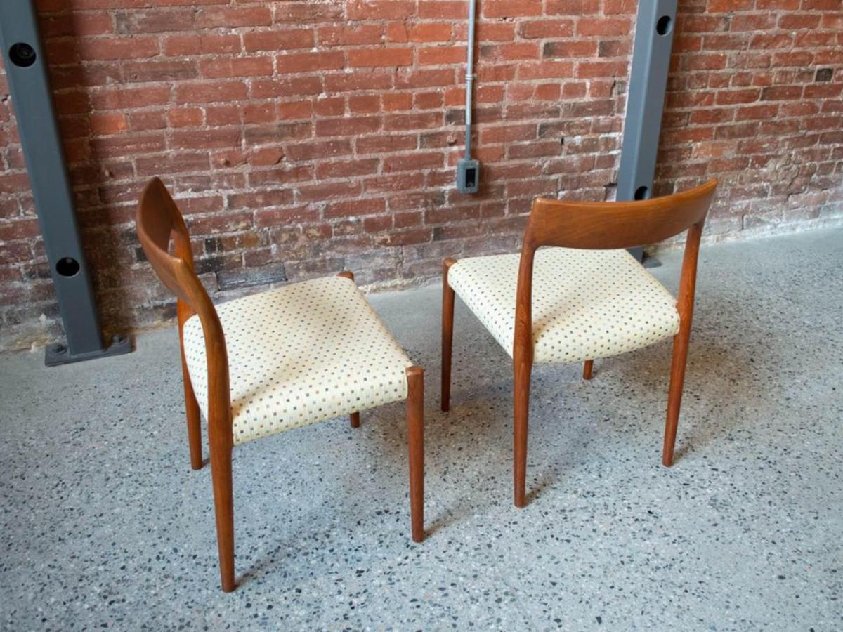 Pair of 1960s Danish Teak Model 77 Chairs by Niels Møller In Excellent Condition In Victoria, BC
