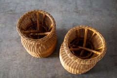 Pareja de taburetes / mesas Eero Aarnio Juttu de los años 60 Mimbre y bambú, mediados de siglo