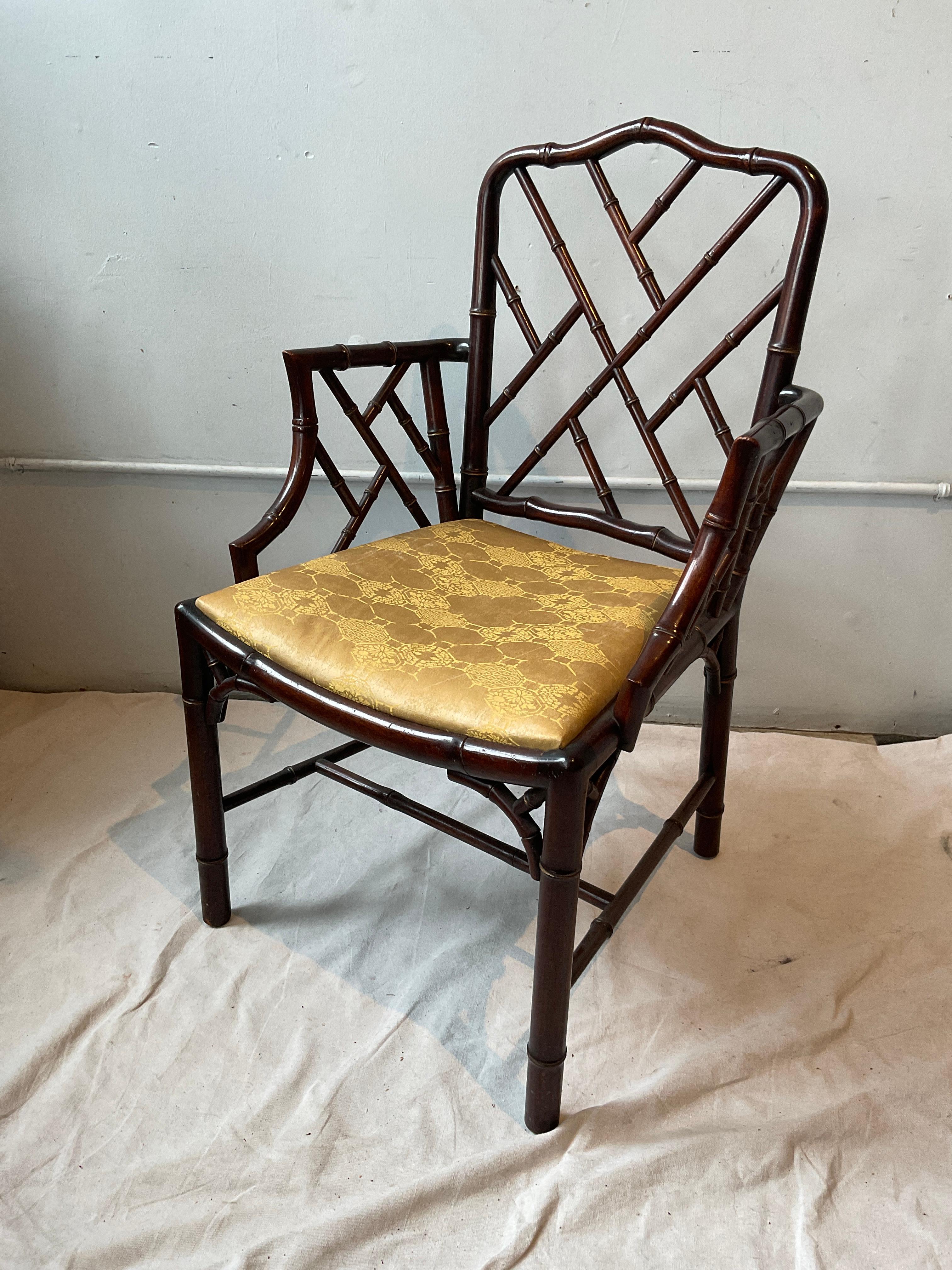 Coppia di poltrone in finto bambù Wood degli anni '60 In condizioni buone in vendita a Tarrytown, NY