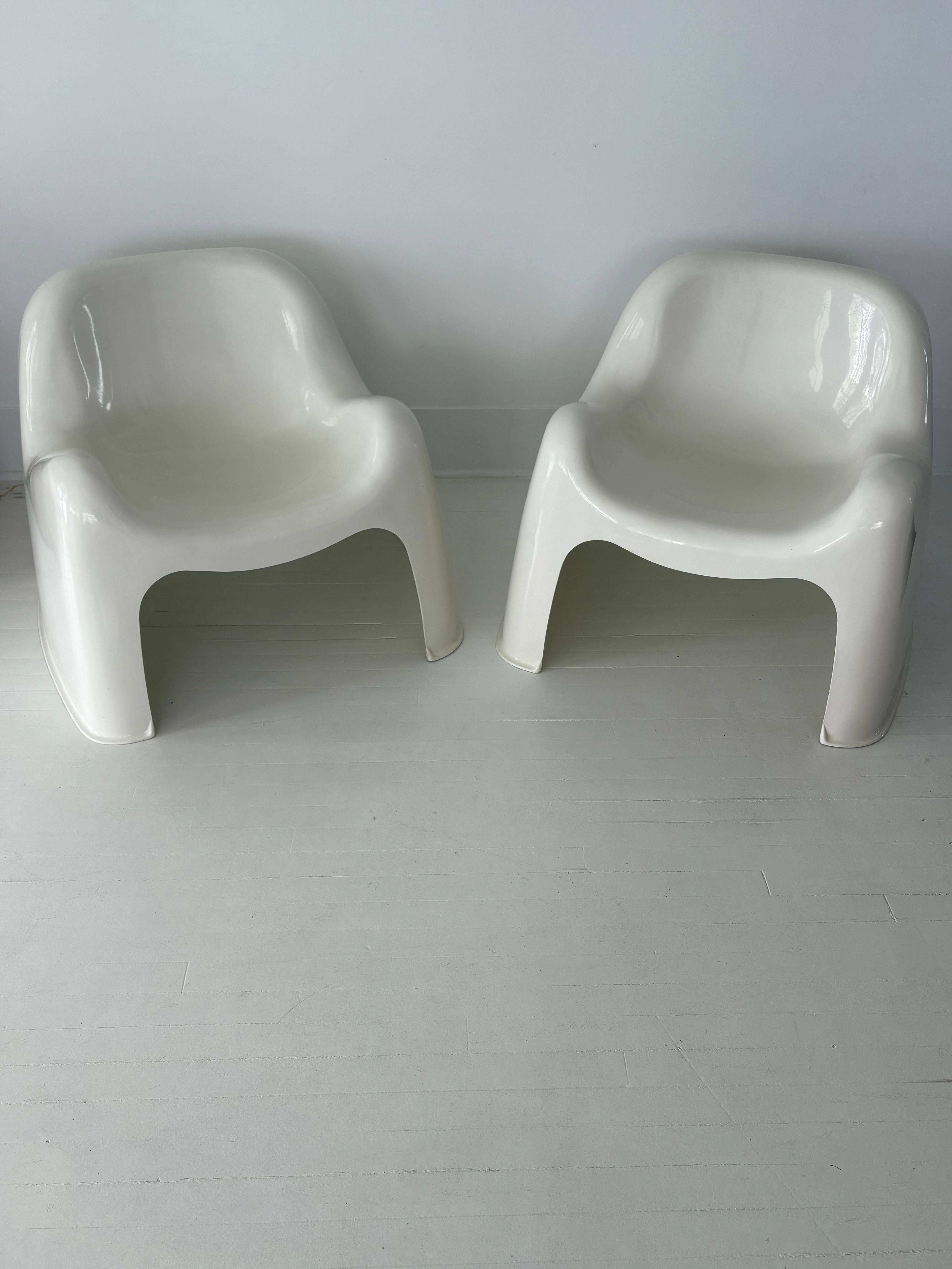 Paire de chaises Toga en fibre de verre des années 1960, designées par Sergio Mazza pour Artemide en vente 9