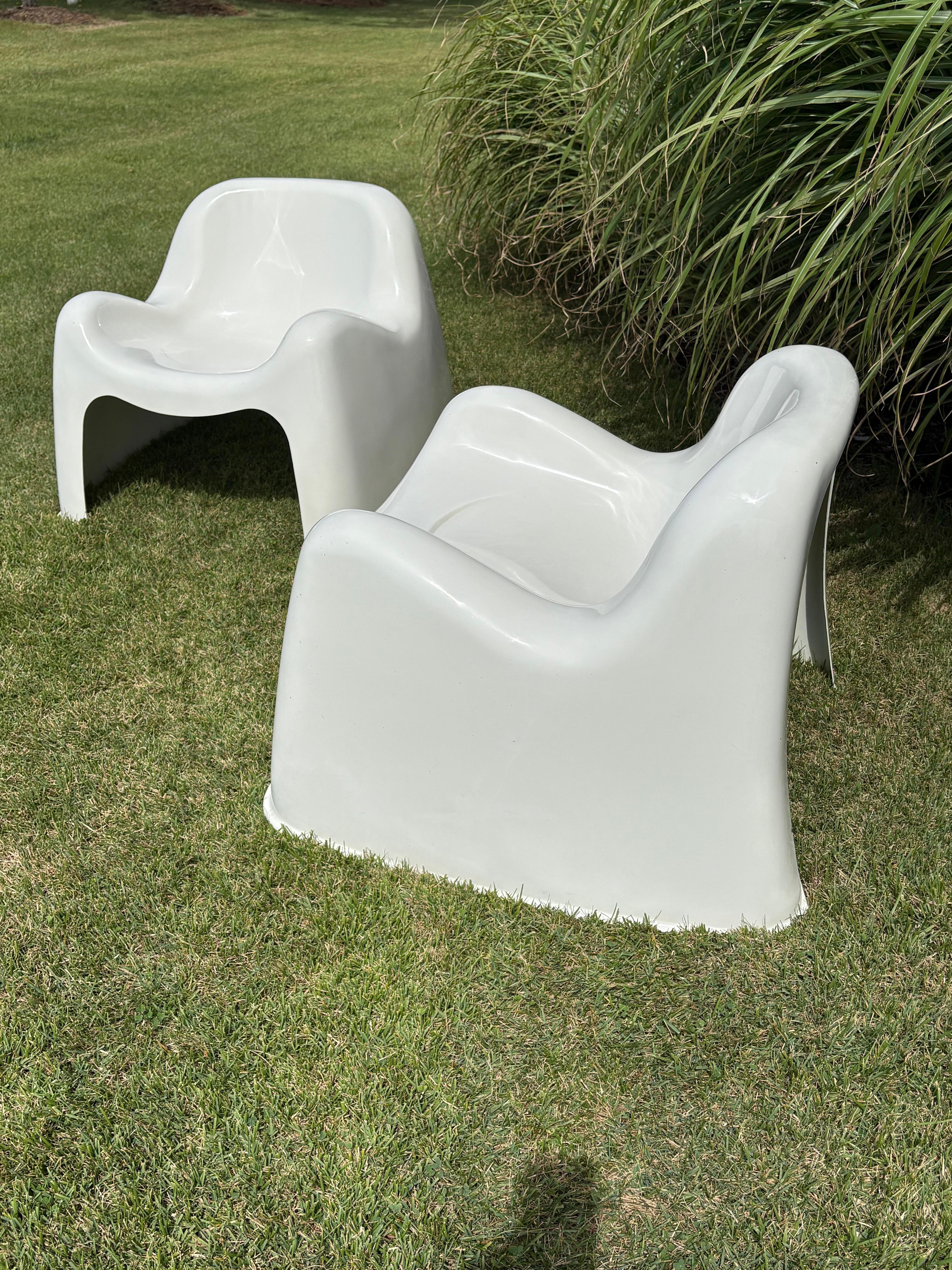 Paire de chaises Toga en fibre de verre des années 1960, designées par Sergio Mazza pour Artemide Bon état - En vente à New York, NY