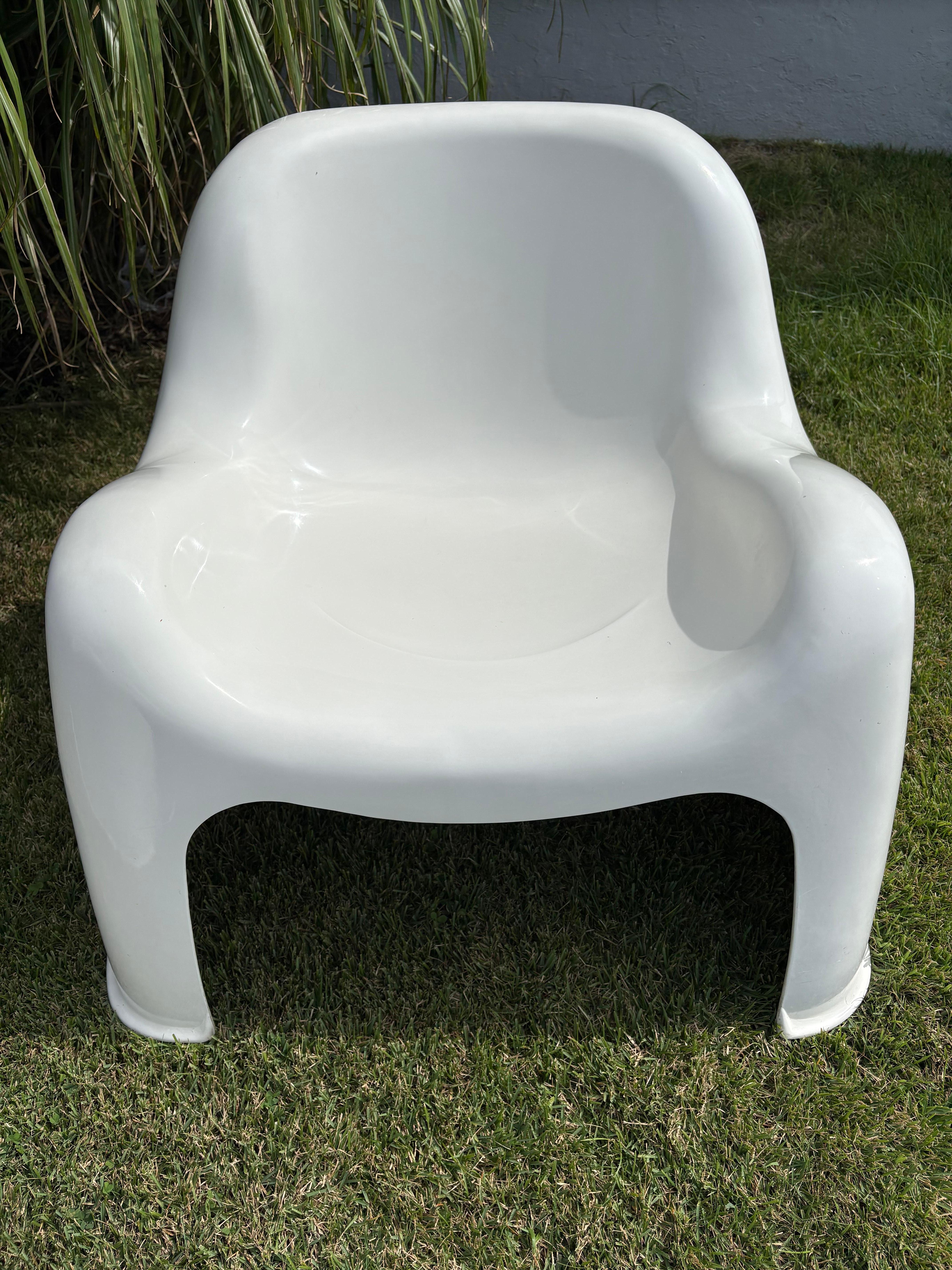 20ième siècle Paire de chaises Toga en fibre de verre des années 1960, designées par Sergio Mazza pour Artemide en vente
