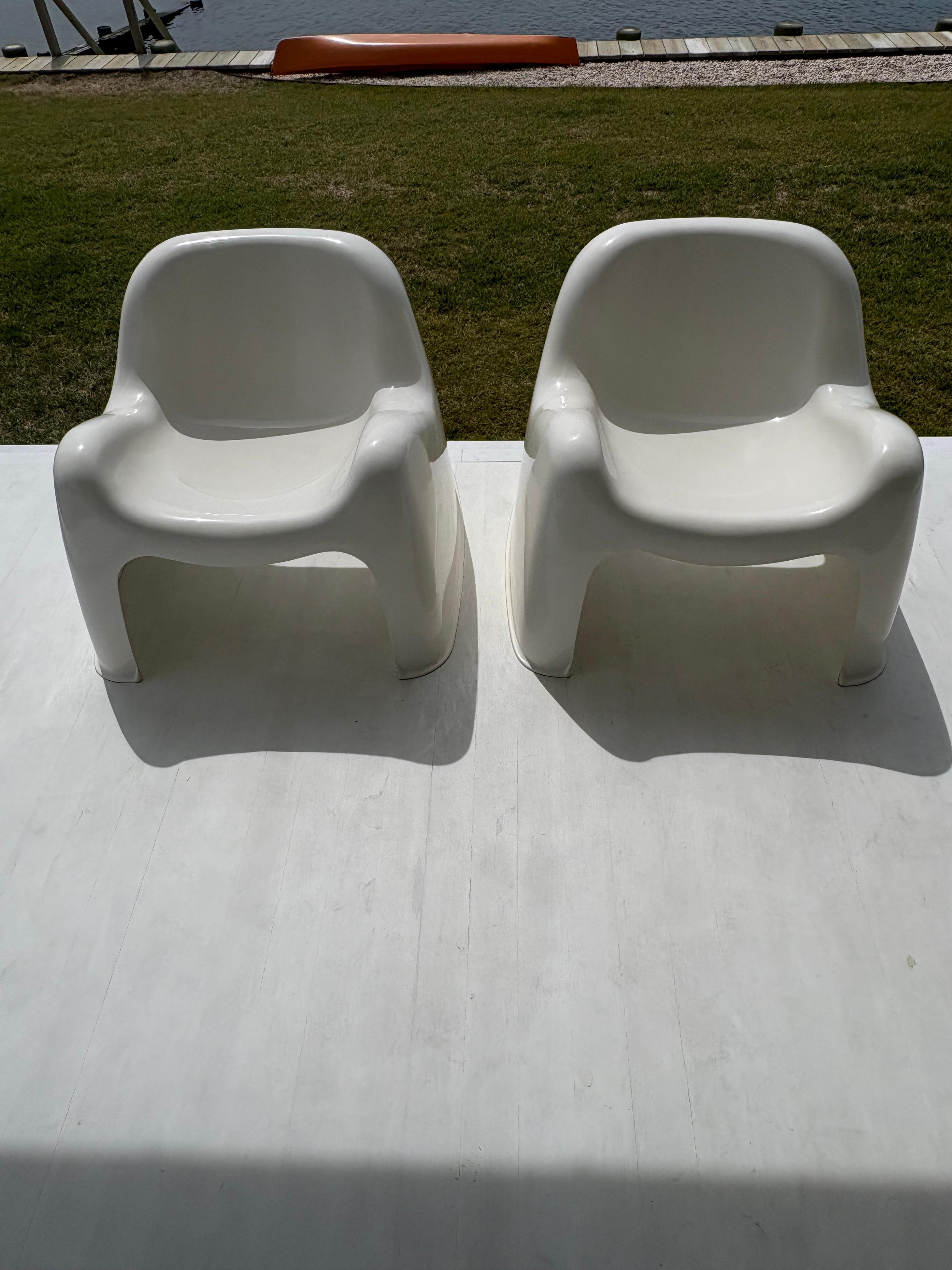 Fibre de verre Paire de chaises Toga en fibre de verre des années 1960, designées par Sergio Mazza pour Artemide en vente