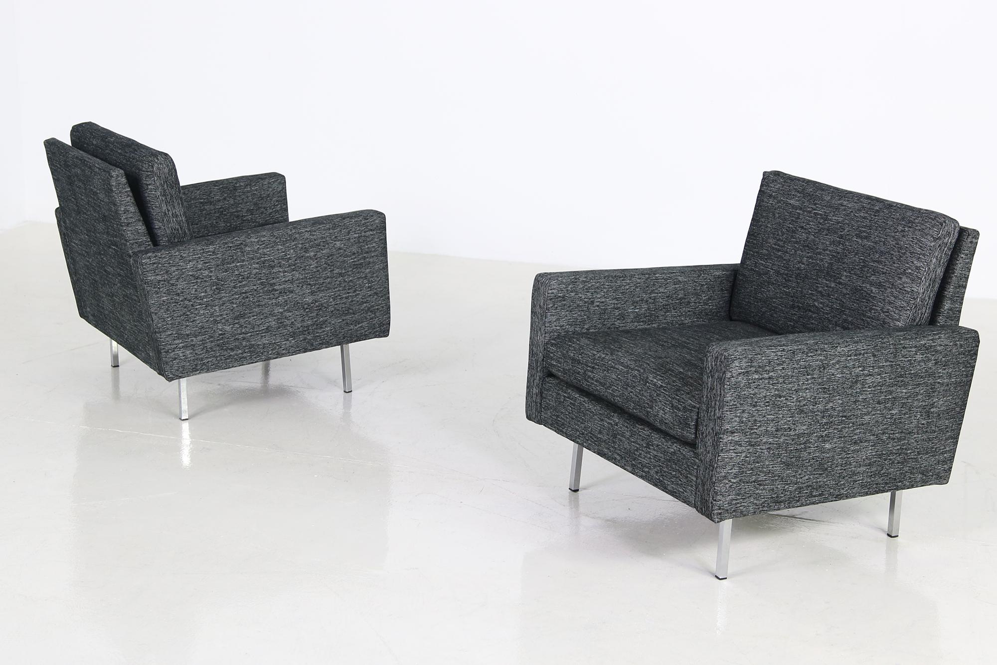 Beautiful pair of 1960s lounge chairs, by Florence Knoll, model 25 BC for Knoll Int. with new upholstery and covered with a beautiful high quality dark grey/black/white woven fabric.
 