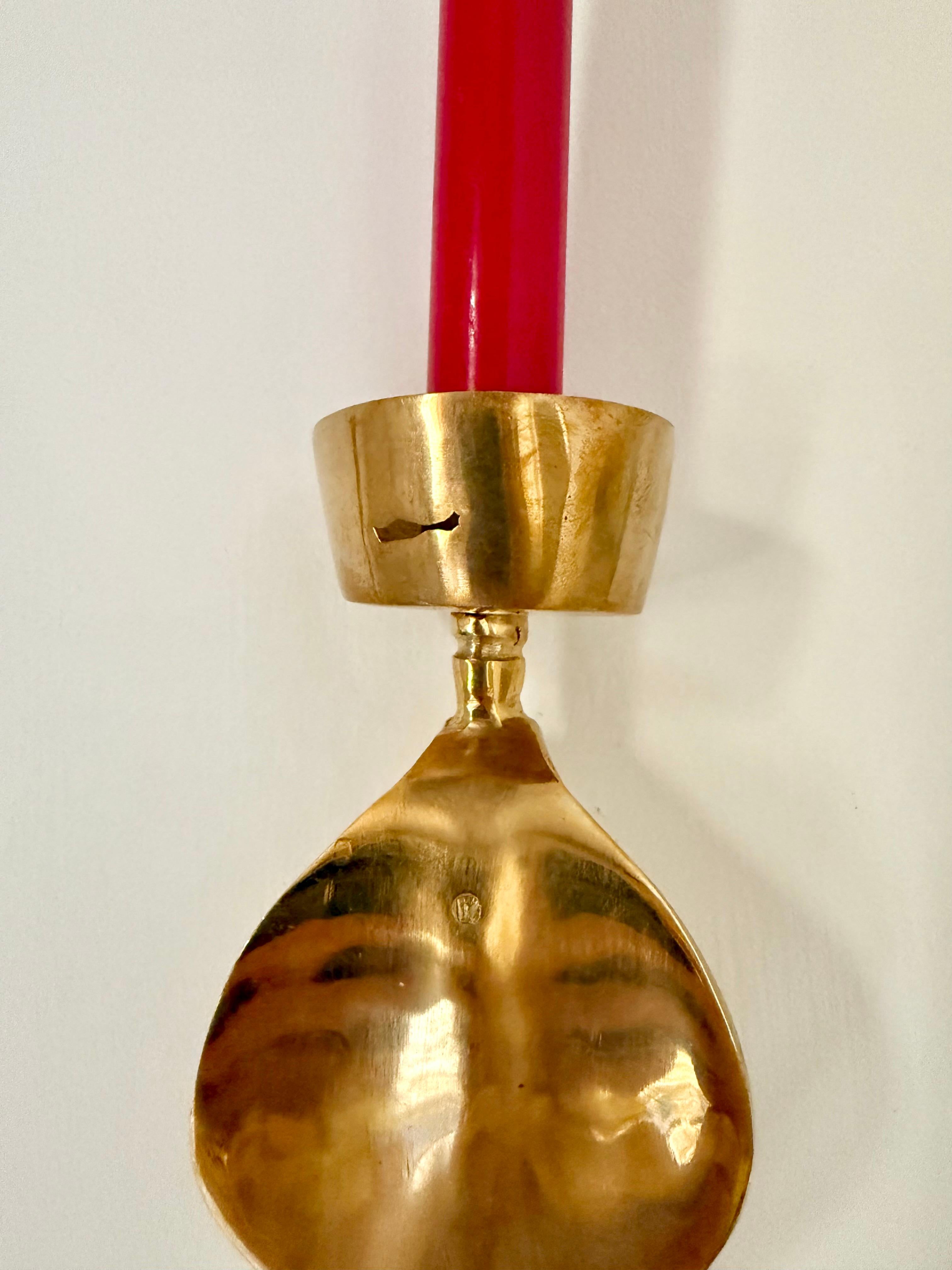 Paar französische Messing-Kobra-Kerzenständer aus den 1960er Jahren im Angebot 1