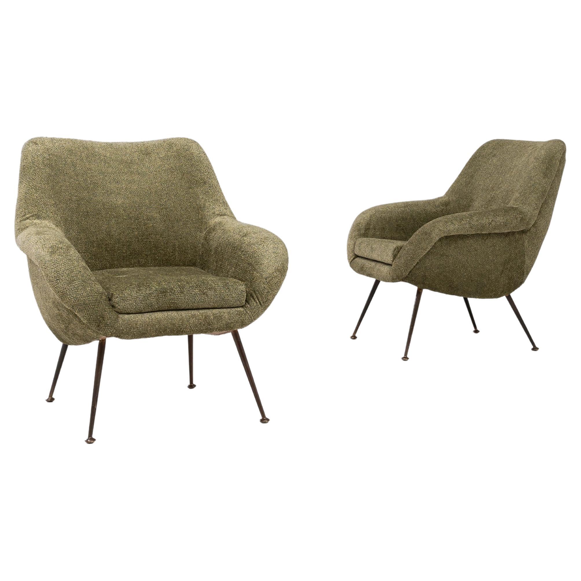 Coppia di poltrone imbottite in stile Art Deco francese degli anni
60, di colore verde