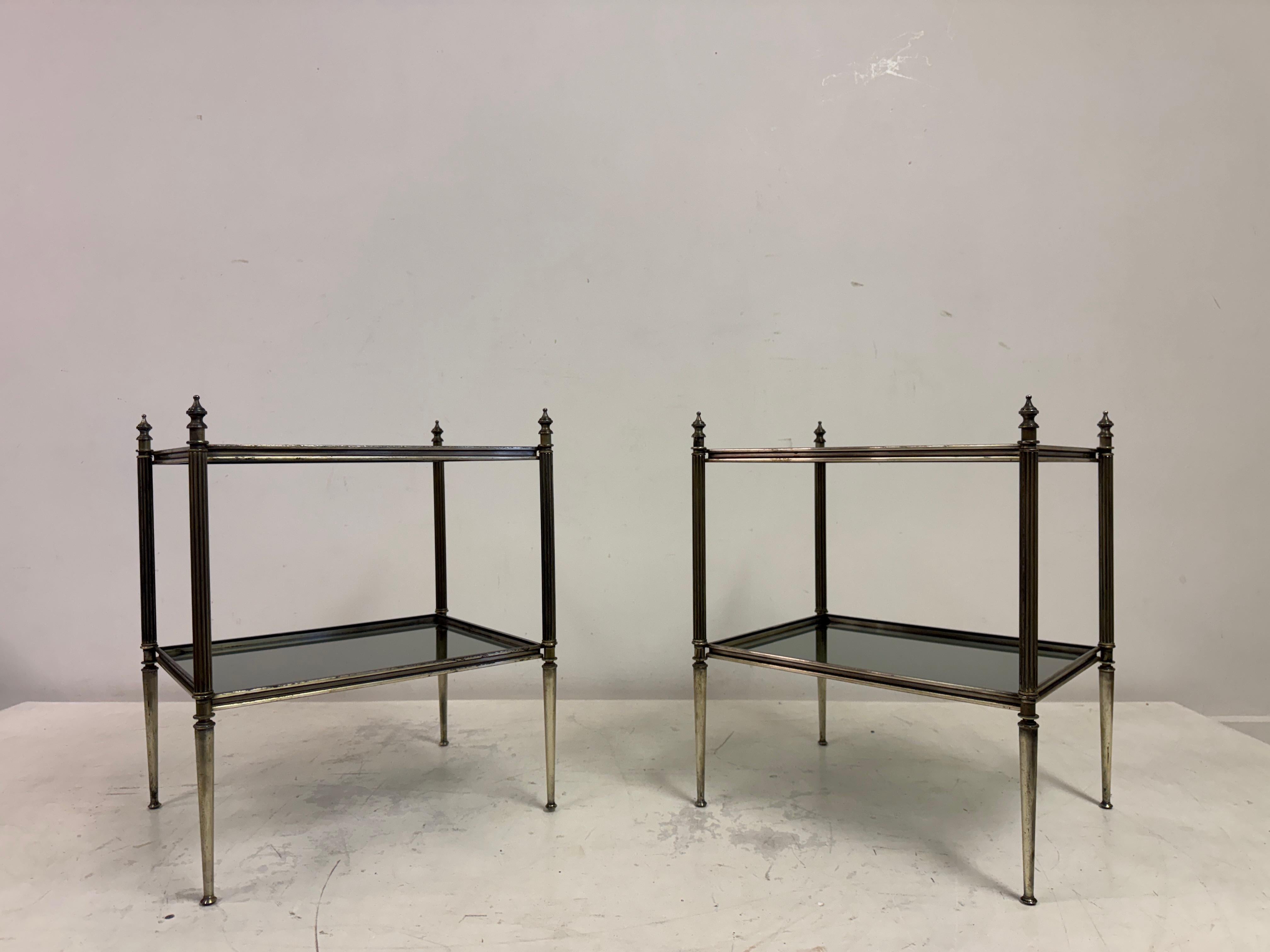 Paire d'étagères de table d'appoint françaises des années 1960 en laiton nickelé en vente 5