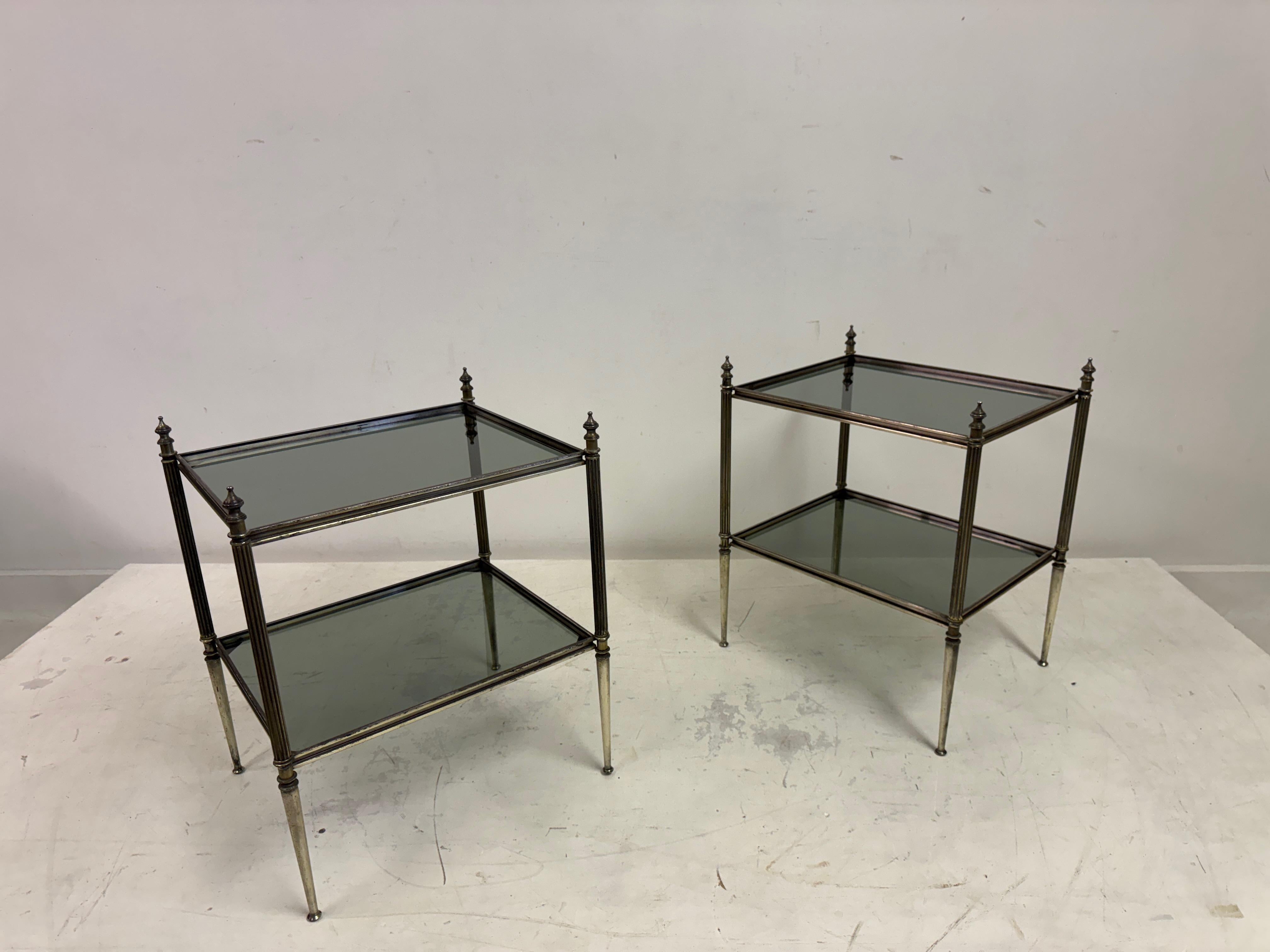 Paire d'étagères de table d'appoint françaises des années 1960 en laiton nickelé en vente 9